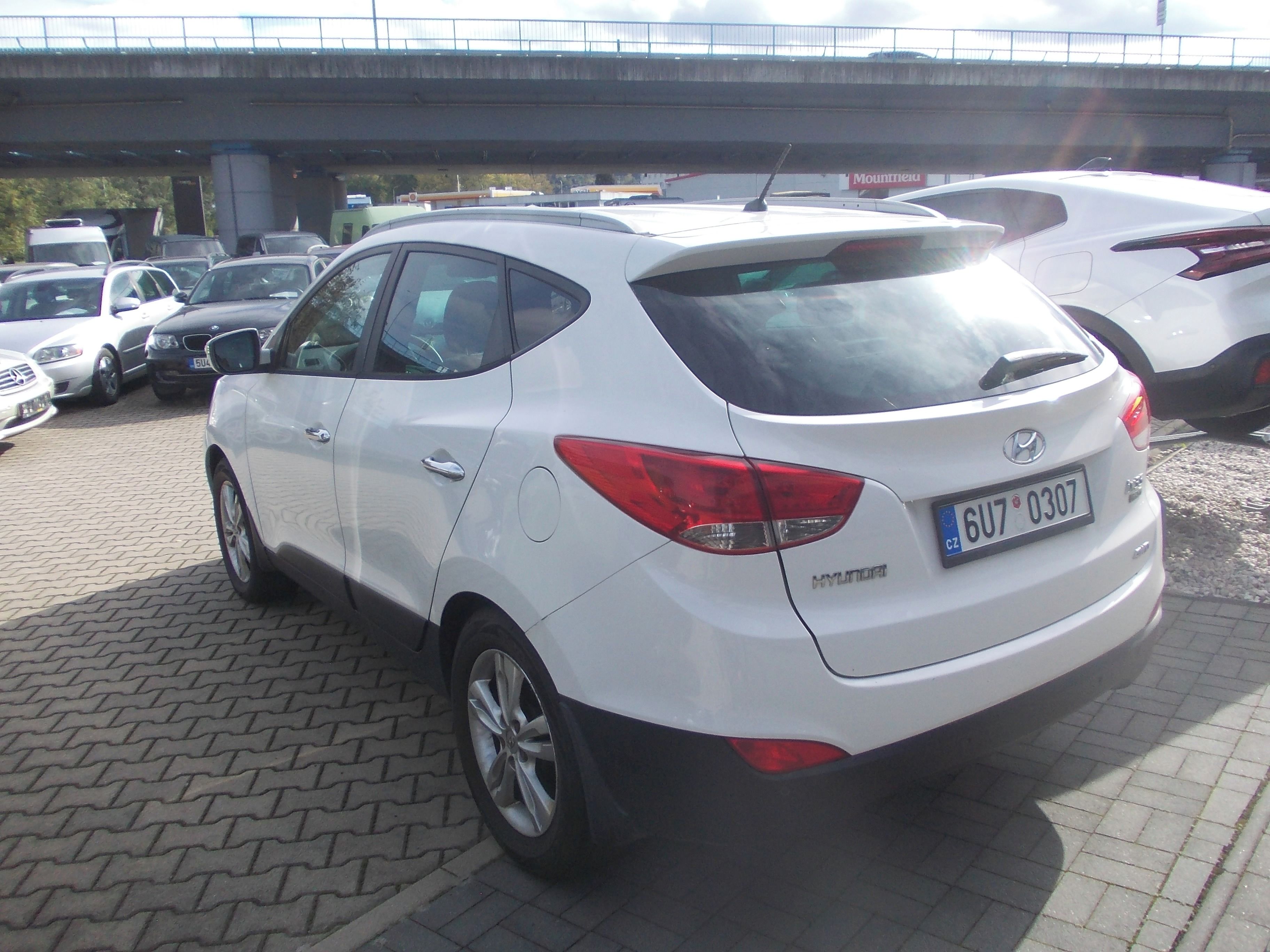 Hyundai ix35, 2.0CRDI 100KW 4x4 čr - fotka 4