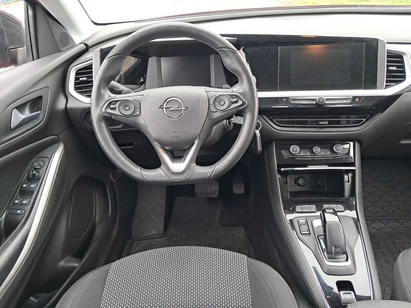 Opel Grandland, 1.2 Turbo, Edition, Automat - fotka 3