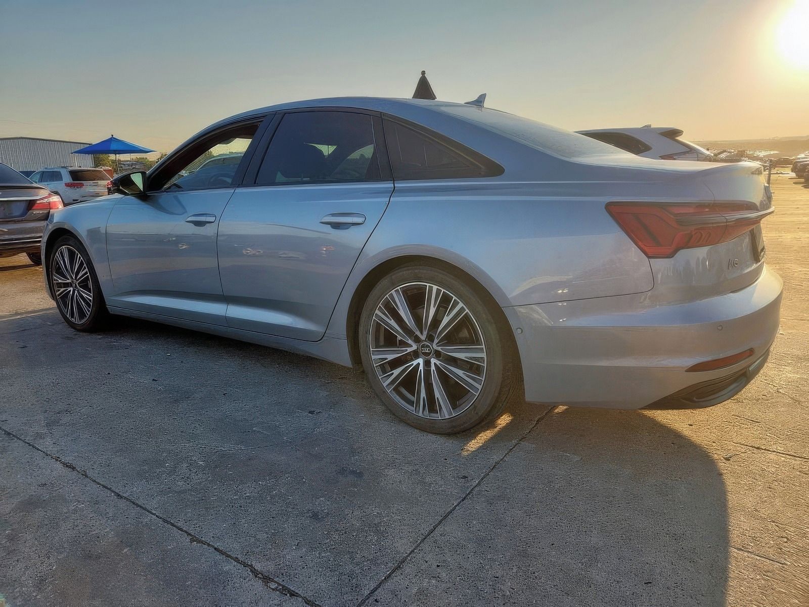 Audi A6, Auto na cestě - fotka 2