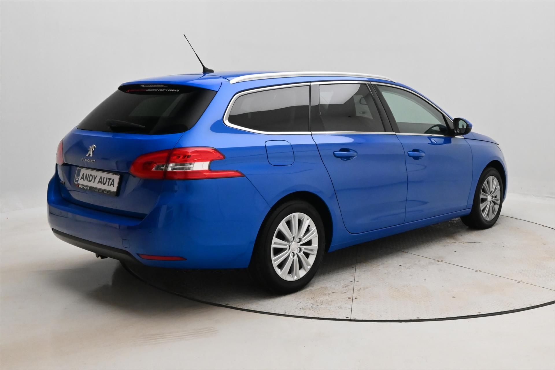 Peugeot 308, 1,5 BlueHDI 96 kW Allure Záruk - fotka 5
