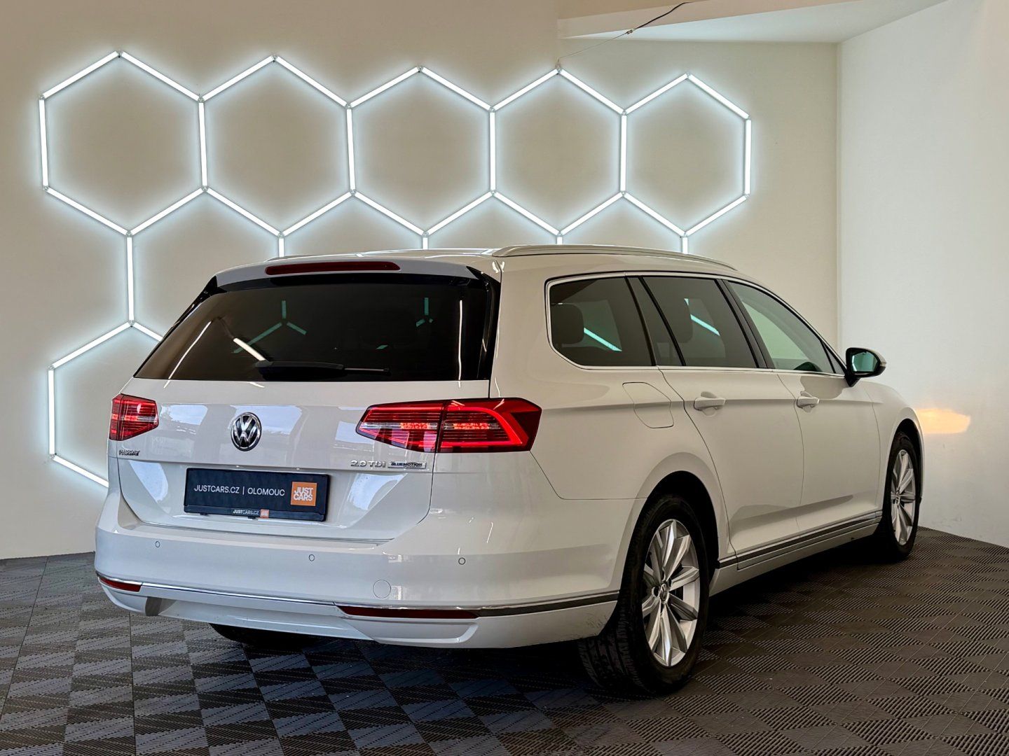 Volkswagen Passat Variant, 2.0TDi, BLUMEMOTION, ČR, DSG - fotka 4