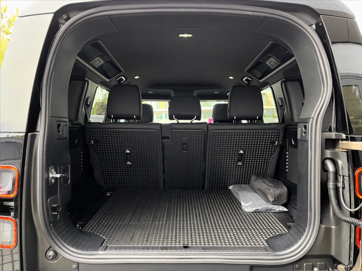 Land Rover Defender, 110 D250 X-DYNAMIC SE - fotka 4