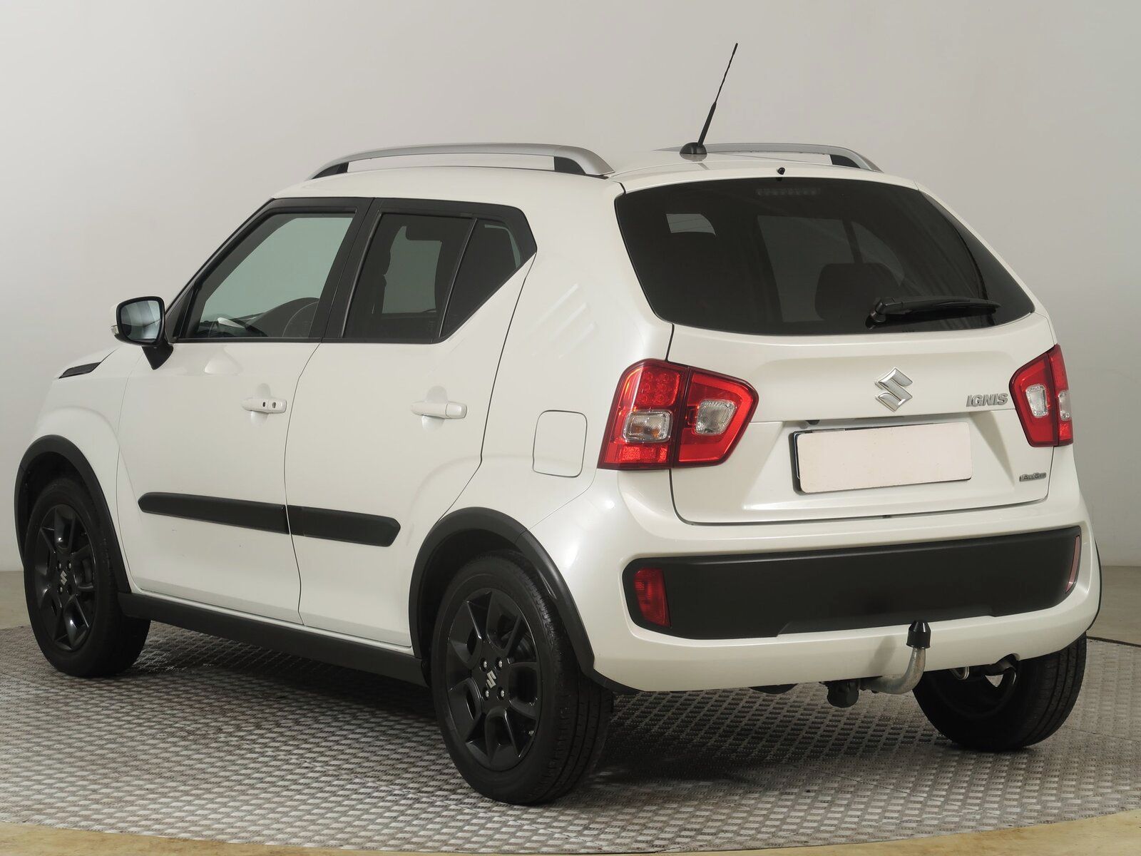 Suzuki Ignis, 1.2 AllGrip, 4X4 - fotka 4