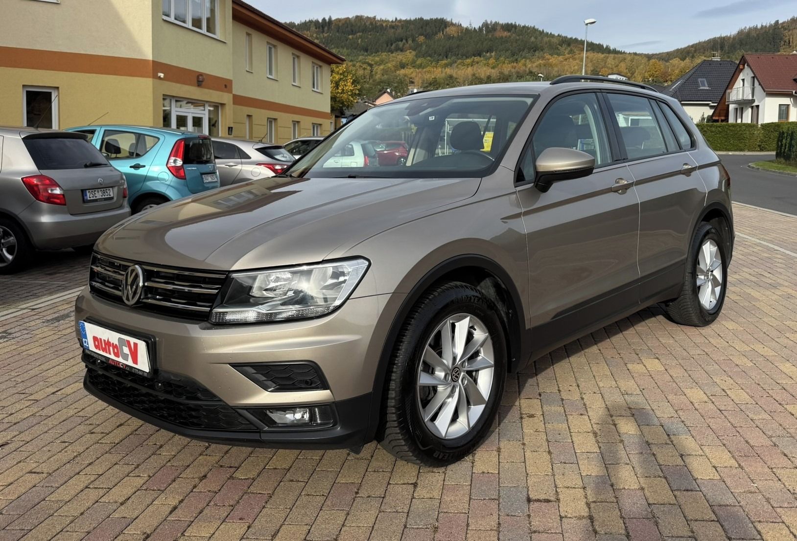 Volkswagen Tiguan, 1.5 TSI DSG VÝHŘEV,KLIMA - fotka 2