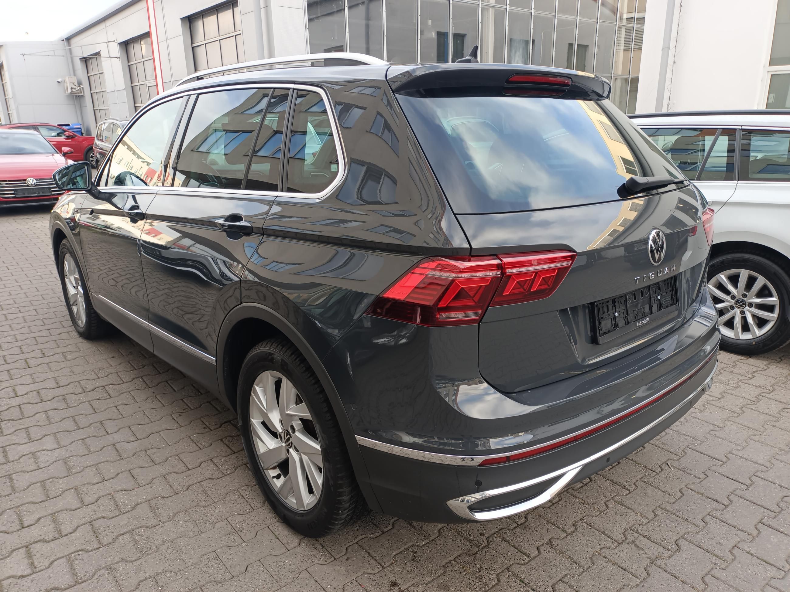 Volkswagen Tiguan, Elegance TDI 110kW DSG Tažné - fotka 4