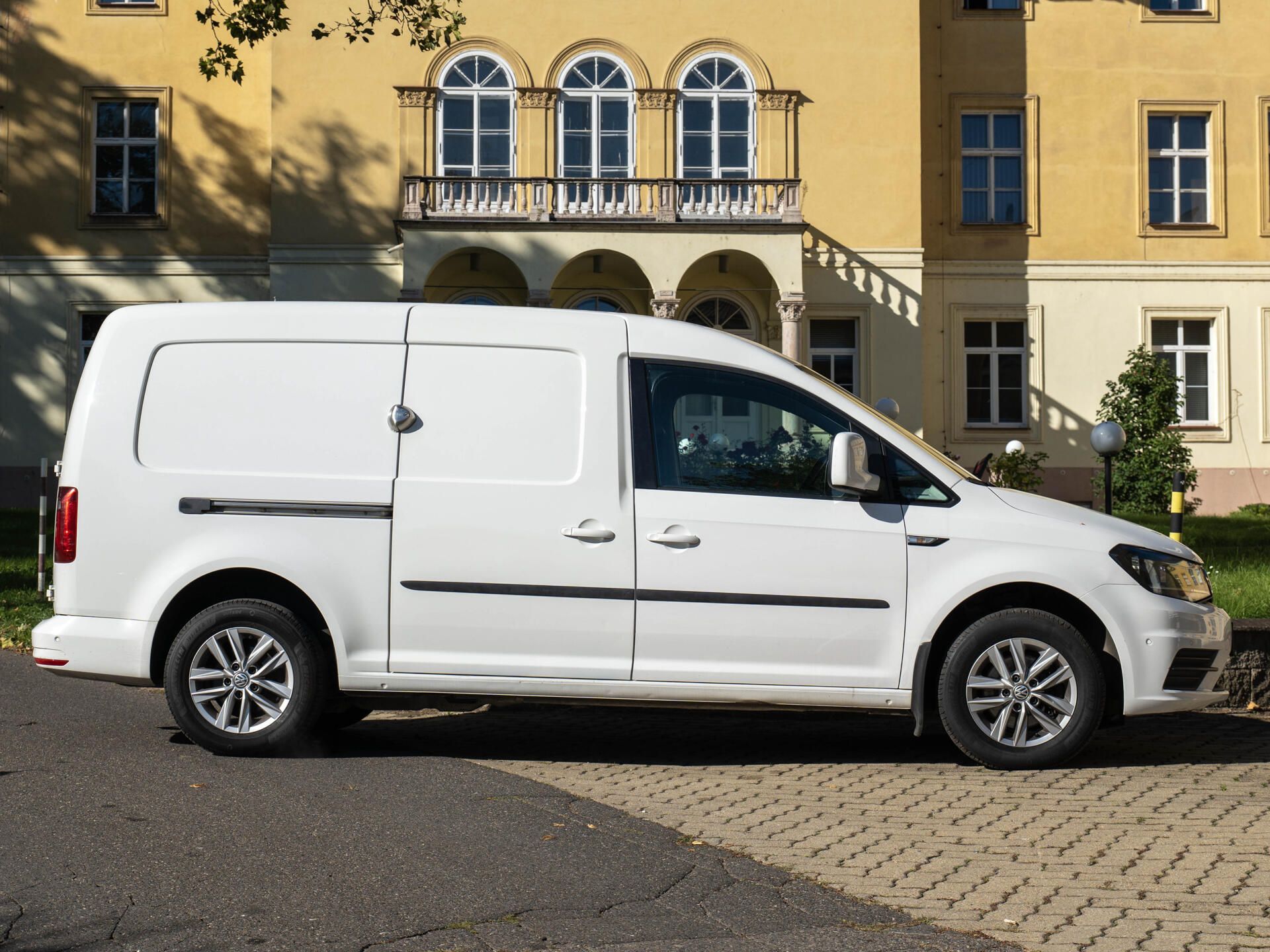 Volkswagen Caddy, Maxi CNG DSG Tažné Klima Senzo - fotka 5