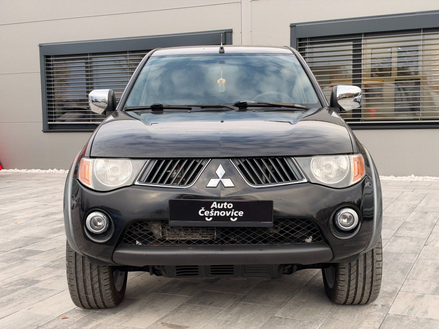 Mitsubishi L200, 2.5DI-D 100kW 4x4 HARDTOP/AUT - fotka 2