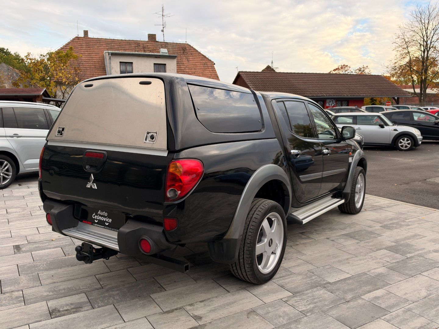 Mitsubishi L200, 2.5DI-D 100kW 4x4 HARDTOP/AUT - fotka 5