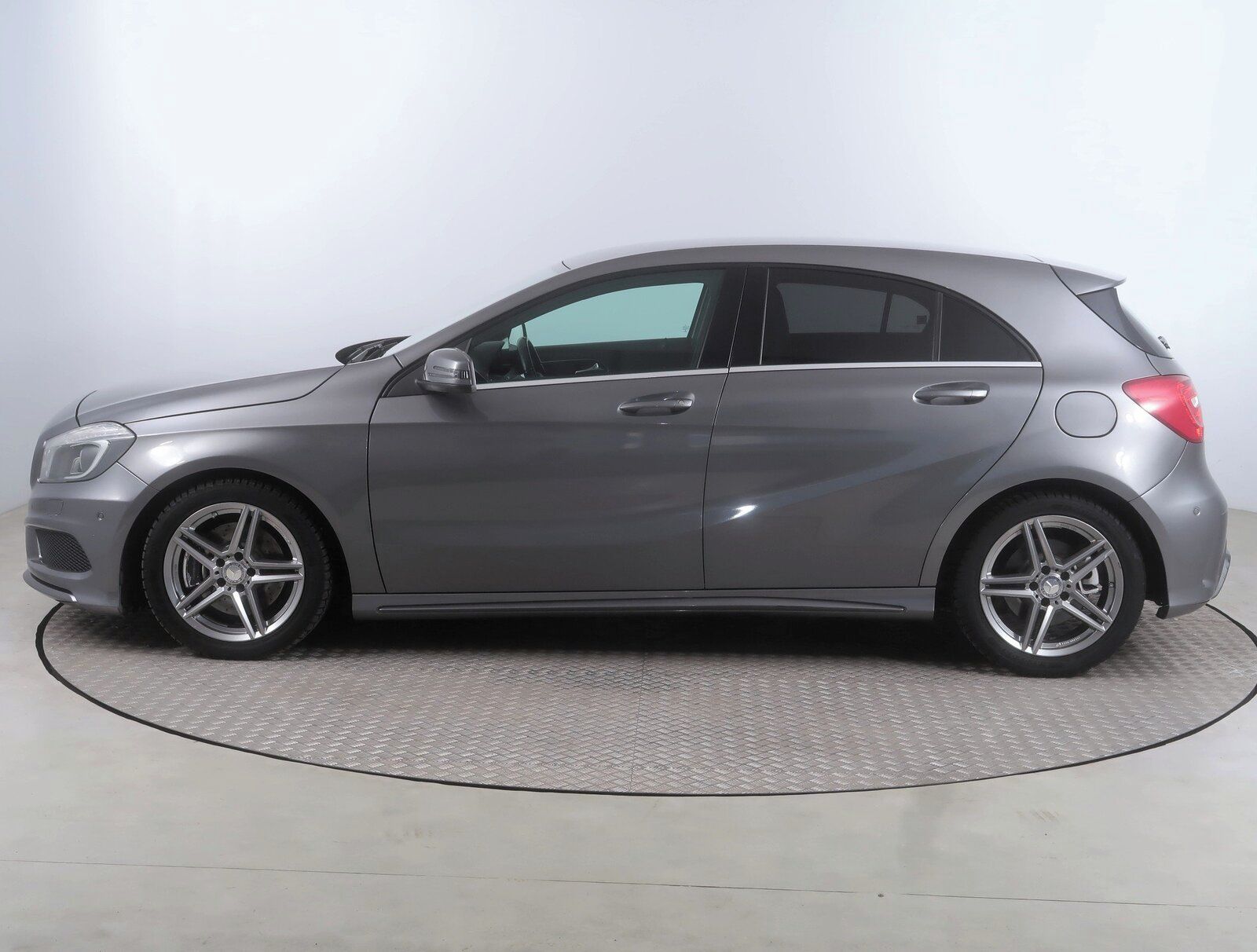 Mercedes-Benz Třídy A, 250 4MATIC, 4X4, Automat - fotka 3