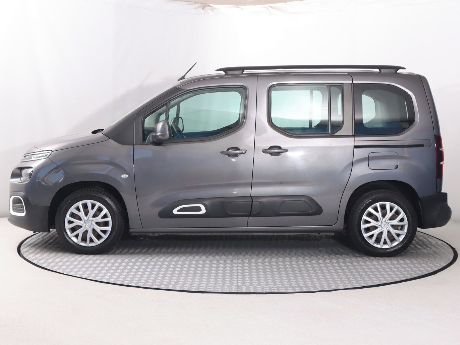 Citroën Berlingo, 1.2 PureTech, Live, 5Míst, ČR - fotka 3