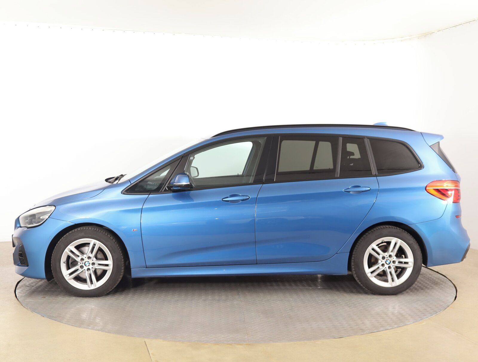 BMW Řada 2, 218i Gran Tourer, Automat - fotka 3