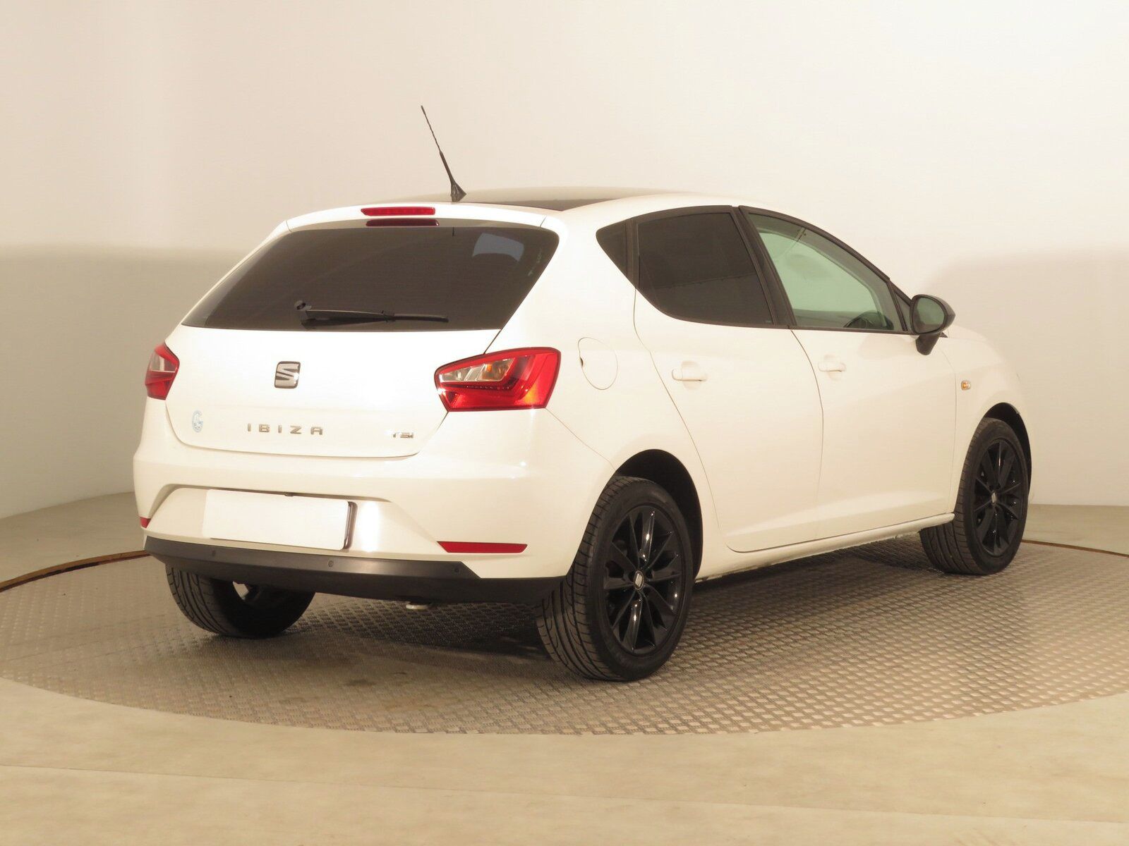 Seat Ibiza, 1.0 TSI, Automat - fotka 5