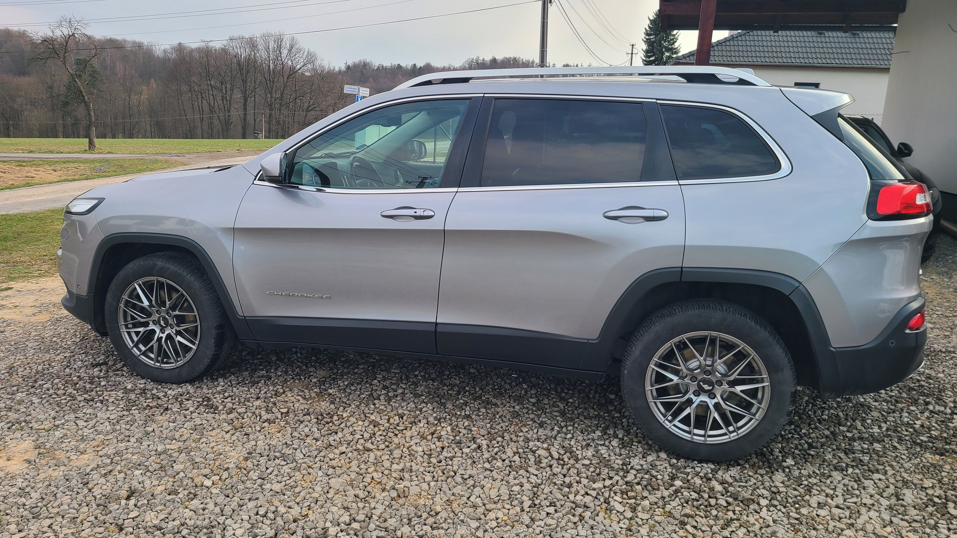 Jeep Cherokee, 3.2 V6 200kW lpg plná výbava - fotka 4