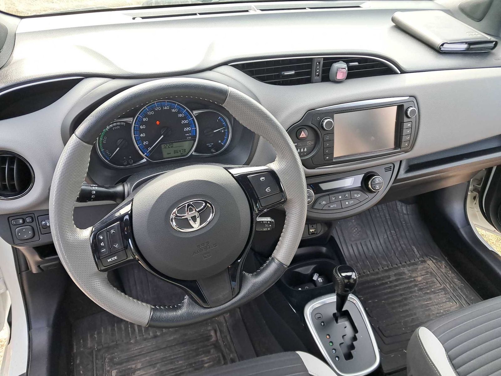 Toyota Yaris, 1.5 Hybrid, Automat - fotka 3