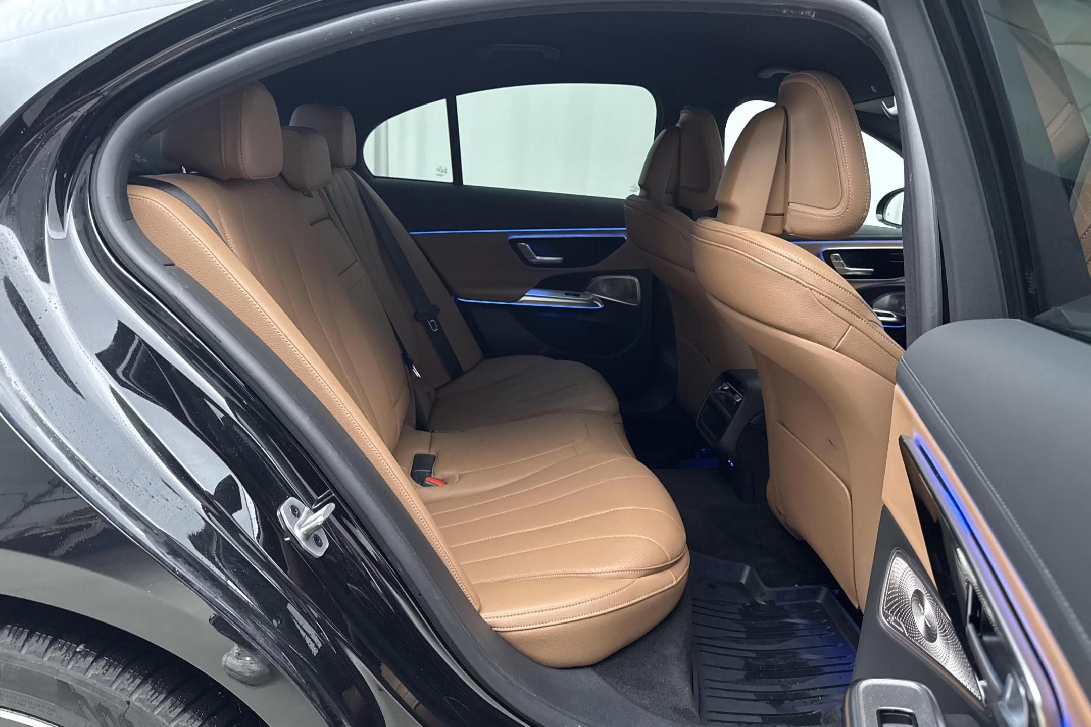 Mercedes-Benz Třídy E, E300e AMG Premium 2xALU - fotka 6