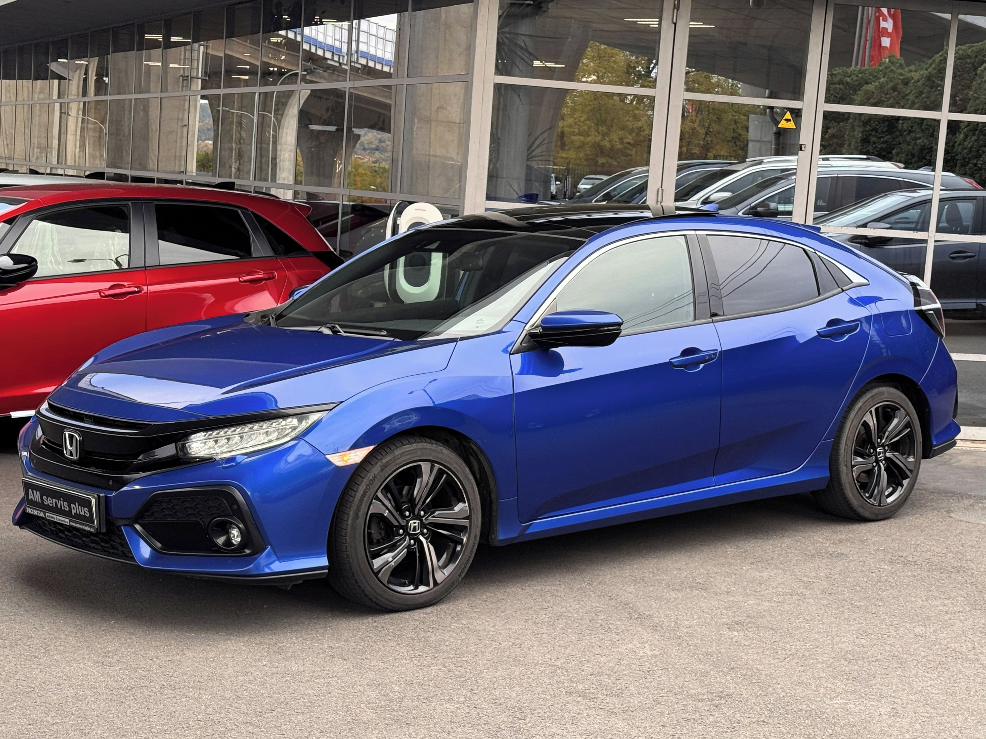 Honda Civic, 1.0i-VTEC Executive - fotka 3