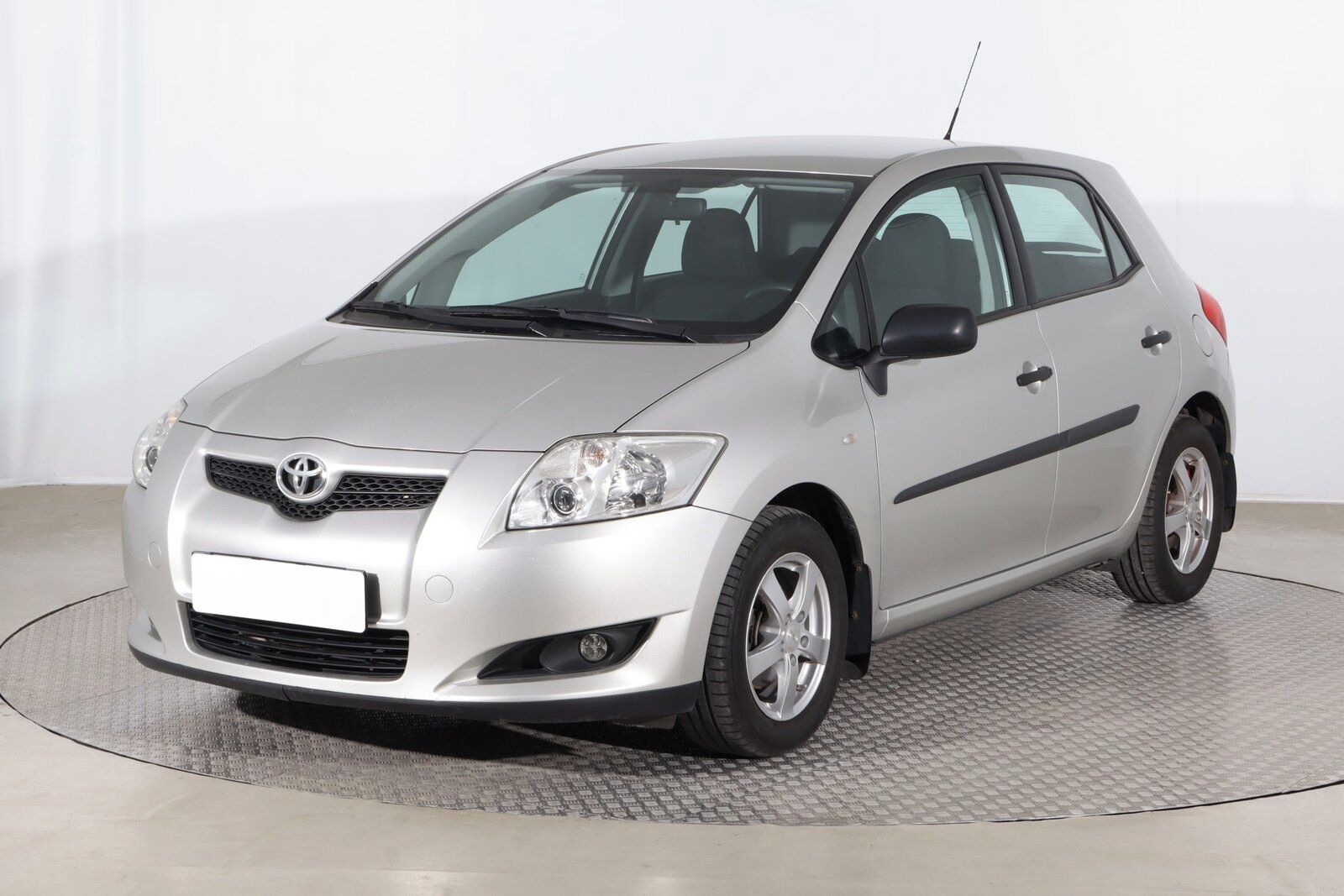 Toyota Auris, 1.3 Dual VVT-i, Serv.kniha - fotka 2