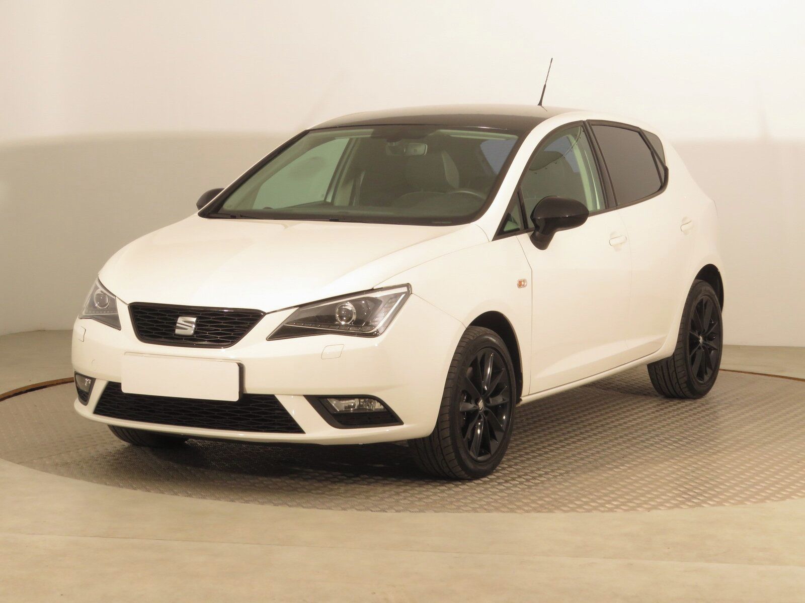 Seat Ibiza, 1.0 TSI, Automat - fotka 2