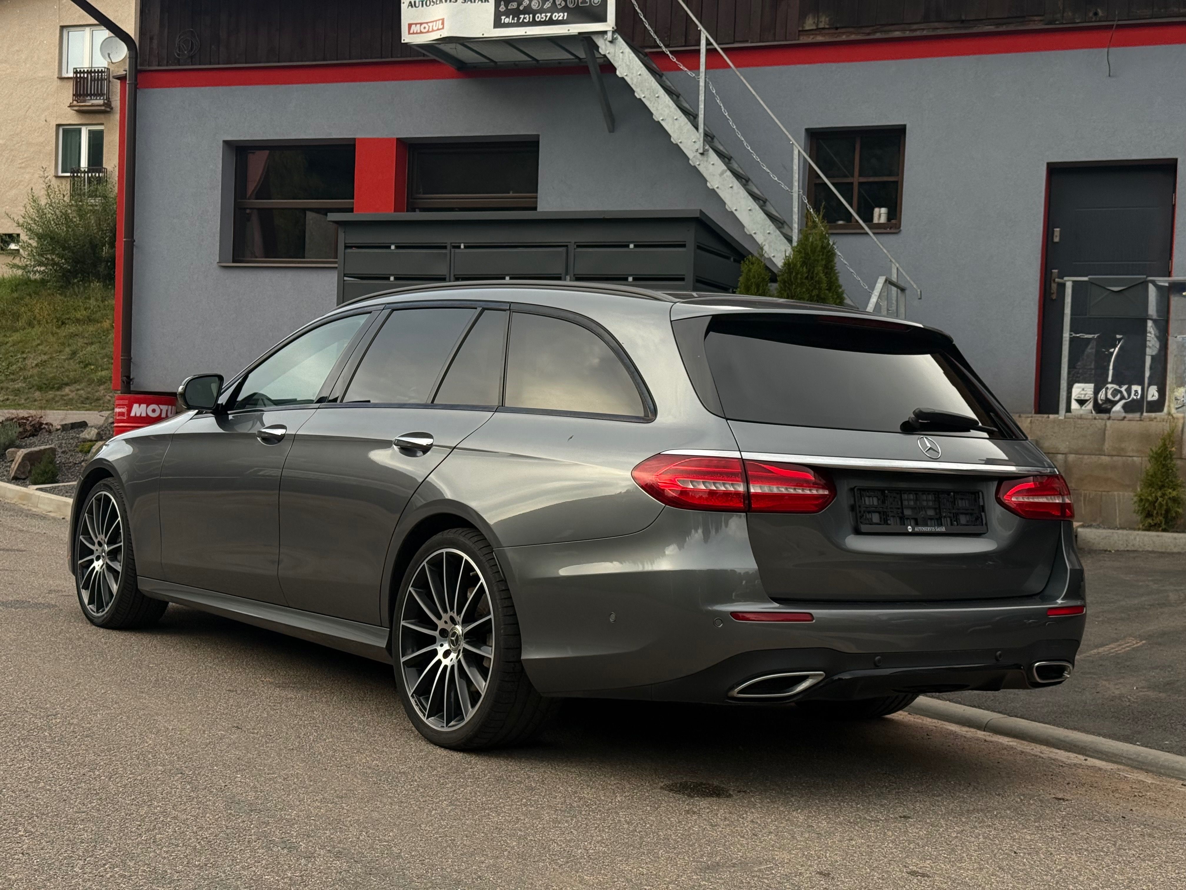 Mercedes-Benz Třídy E, Mercedes-Benz E 400d AMG Line - fotka 2