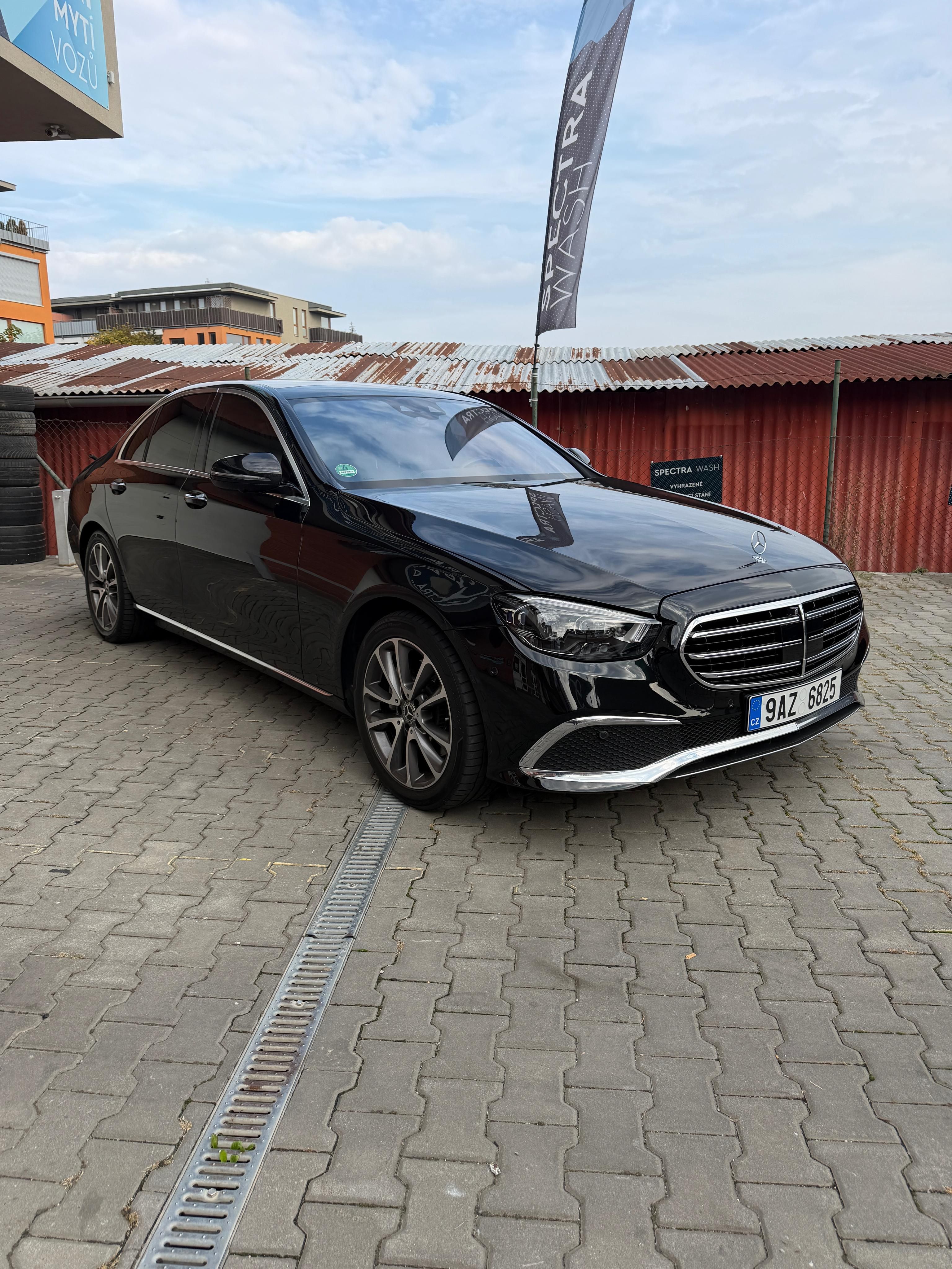 Mercedes-Benz Třídy E, E300d 4MATIC 195KW - fotka 3