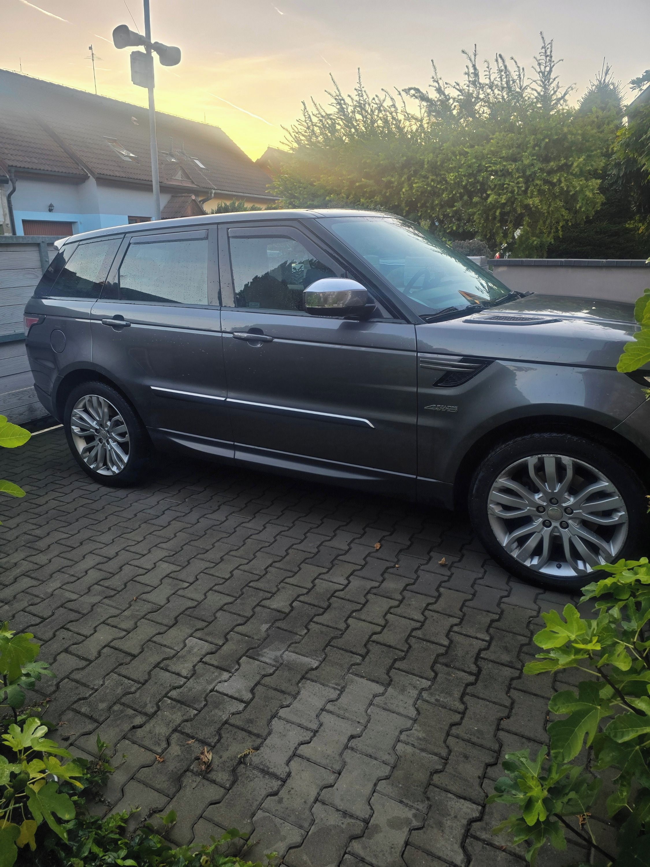 Land Rover Range Rover Sport, 3.0 TDV6 panorama, čr - fotka 2