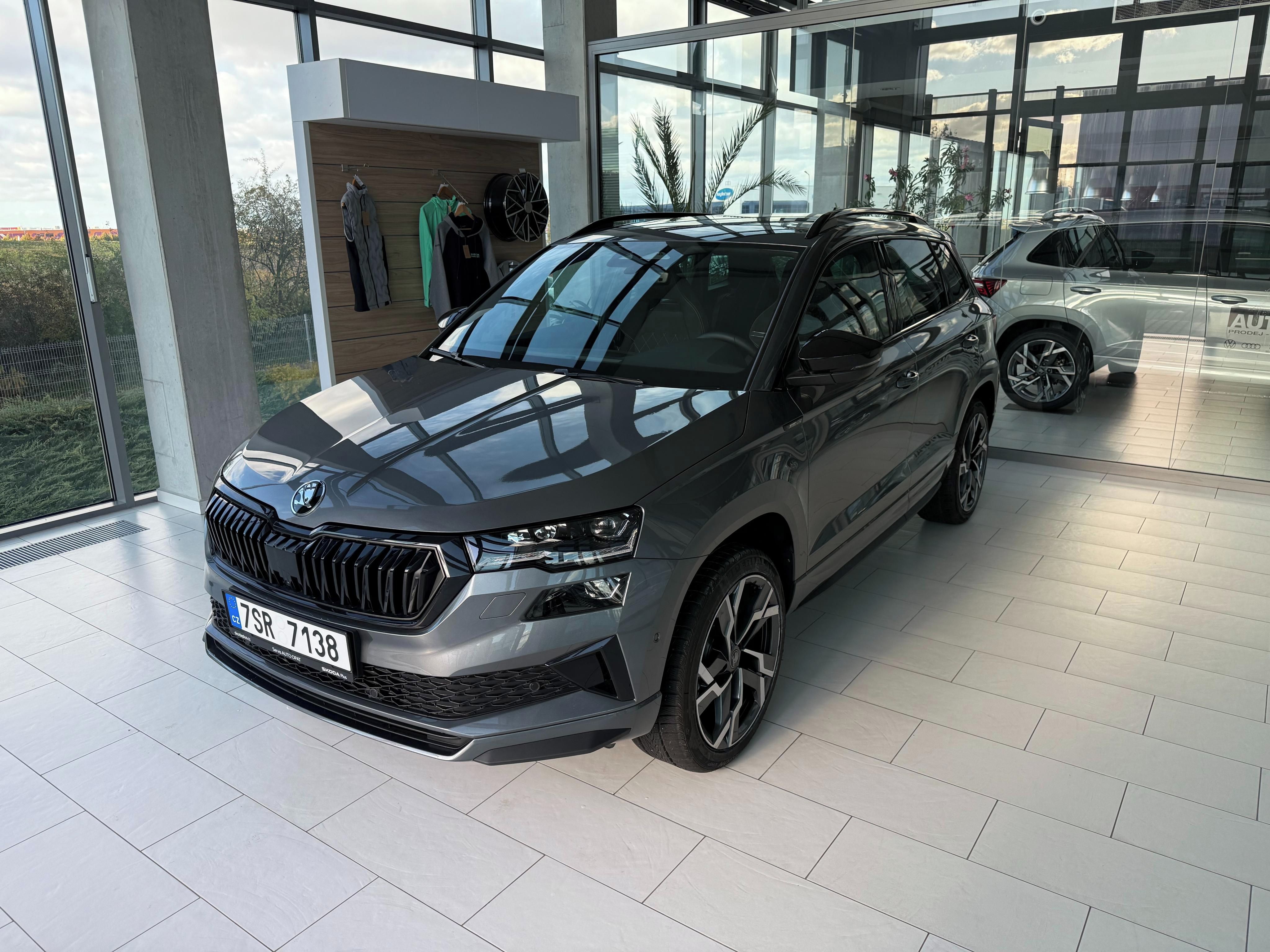 Škoda Karoq, 2,0 TSI 140 kW 4x4 - fotka 3