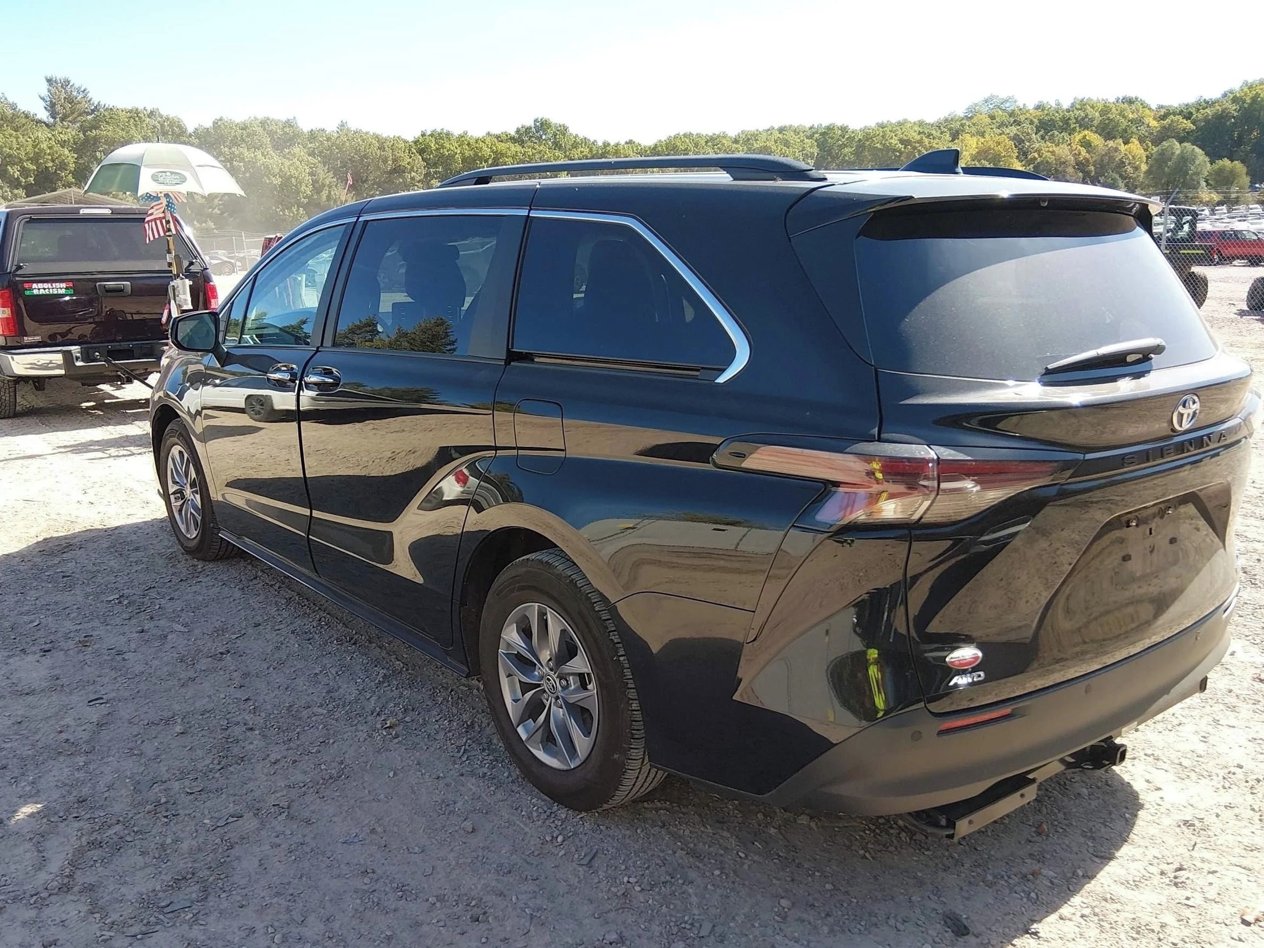 Toyota Sienna, Auto na cestě - fotka 3