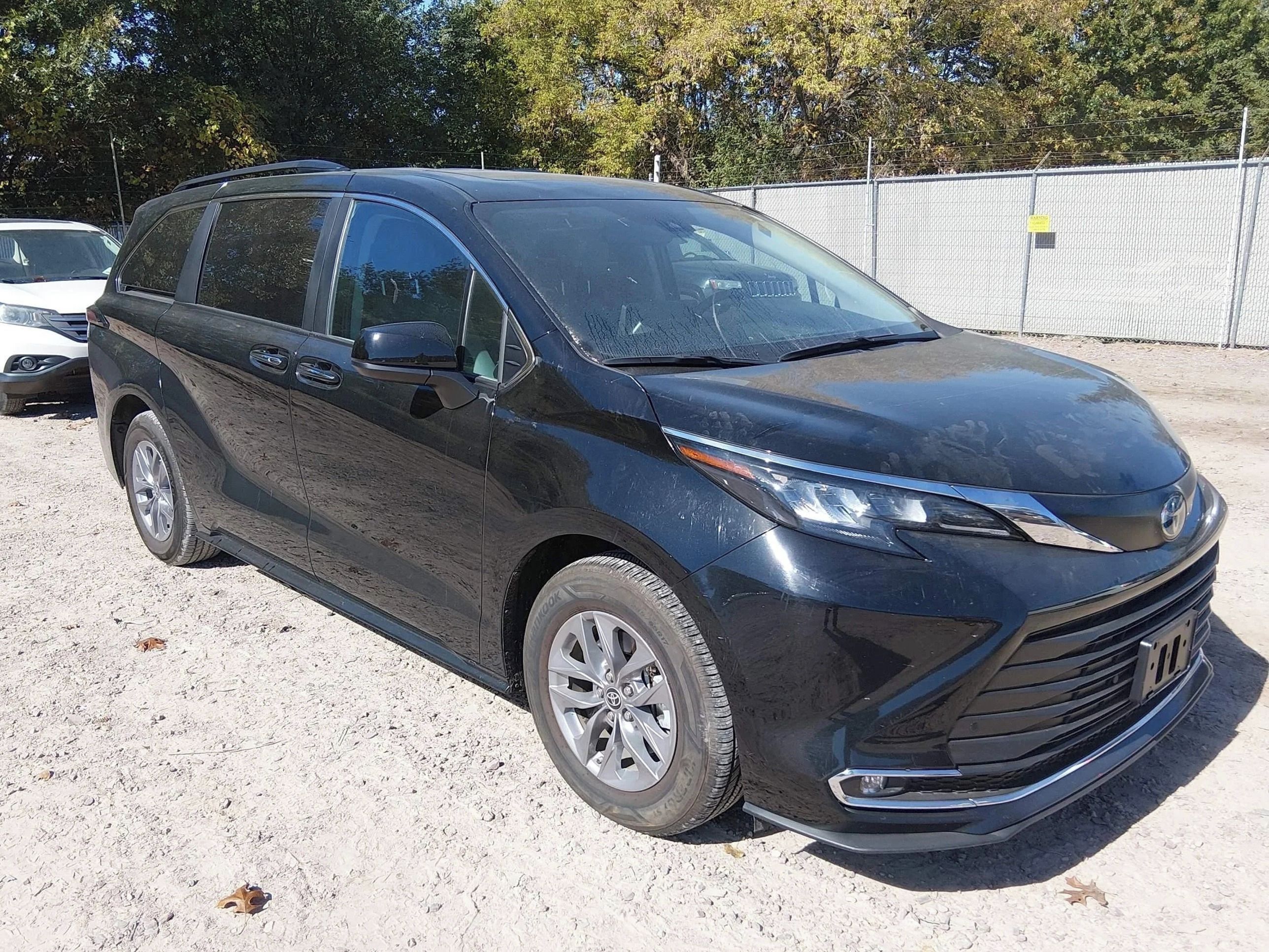 Toyota Sienna, Auto na cestě - fotka 2