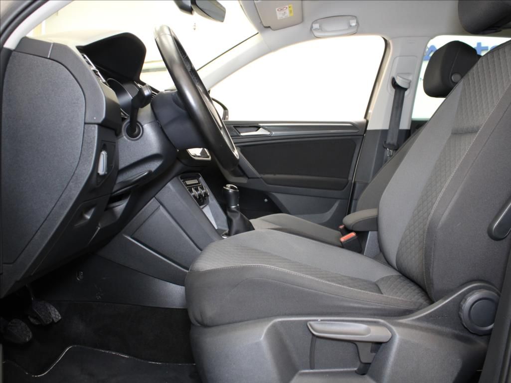 Volkswagen Tiguan, 1,5 TSI 96kW Comfort DPH ČR - fotka 6