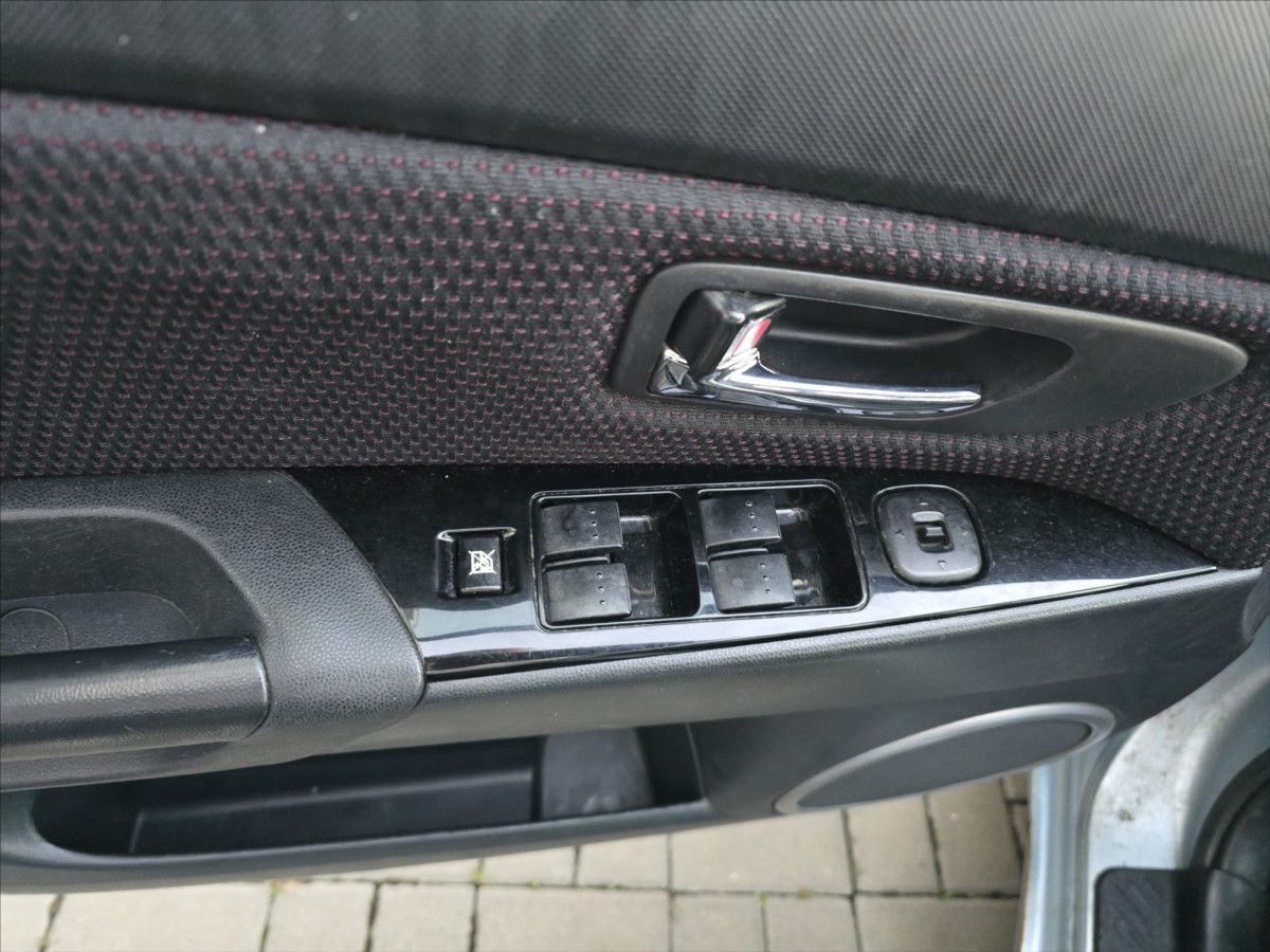 Mazda 3, 1,6 - fotka 3
