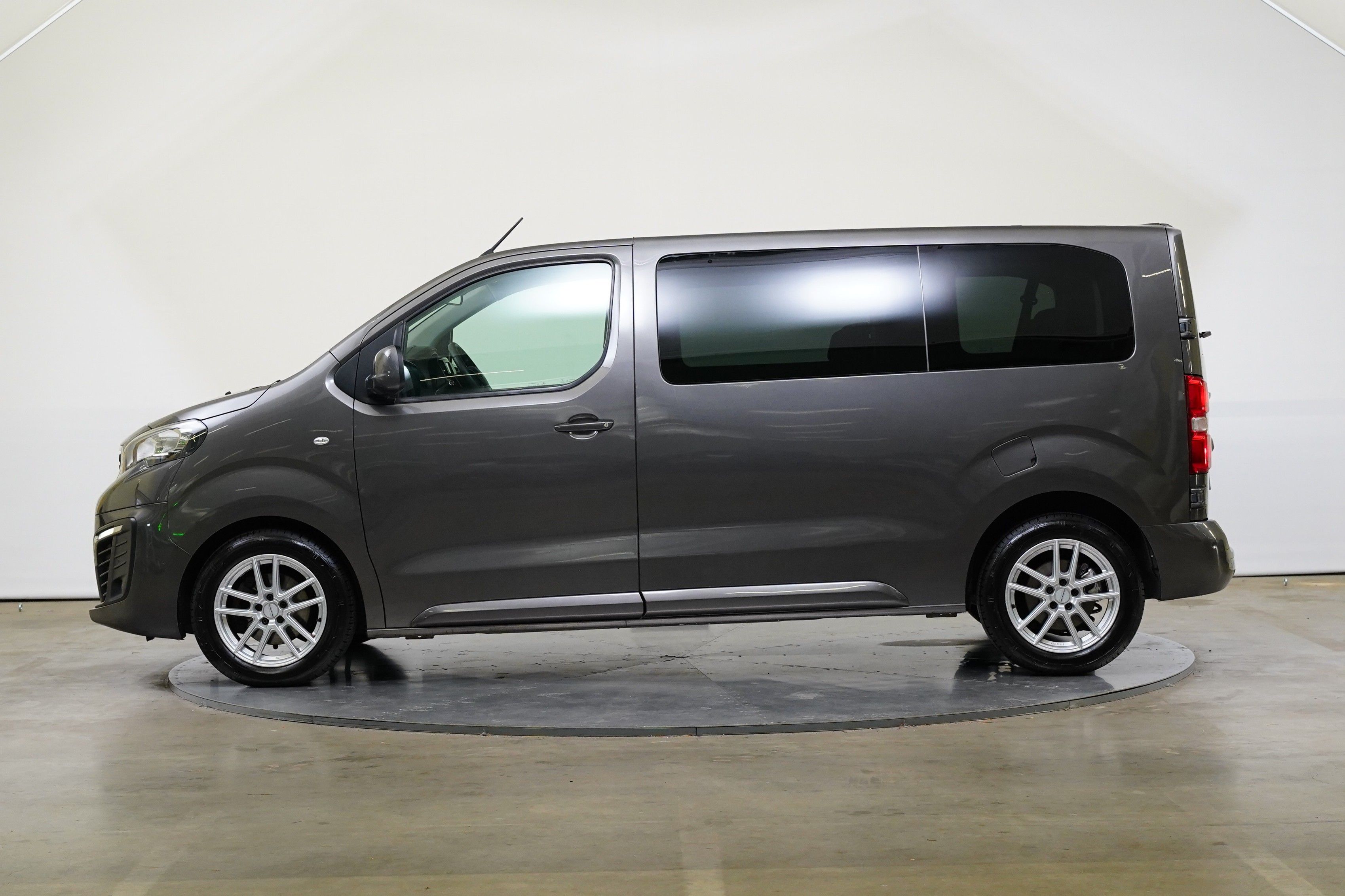 Peugeot Expert, Traveller 2.0 HDi 130 kW - fotka 3