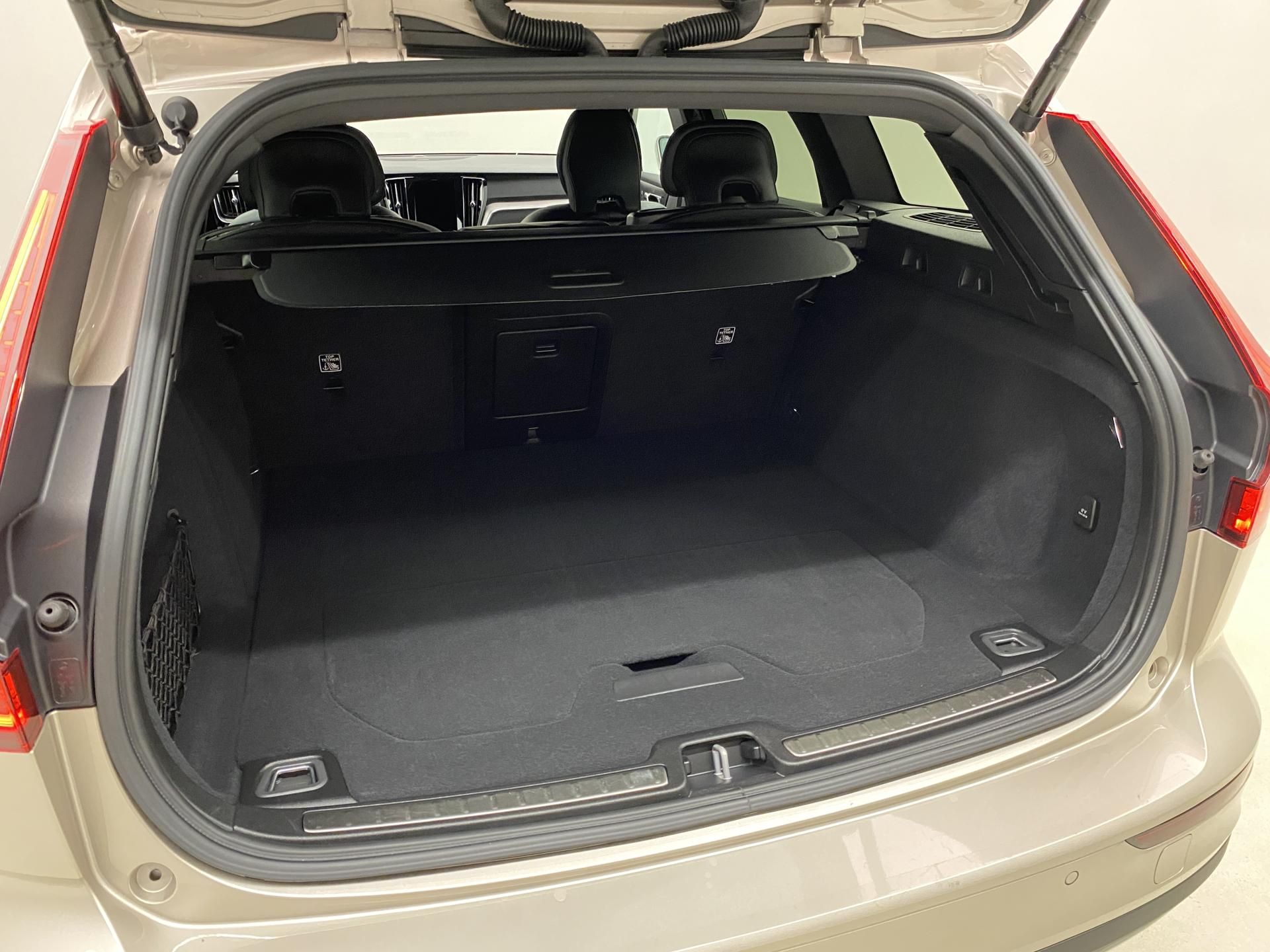 Volvo V60, CC B5 AWD BRIGHT PLUS AUT - fotka 6