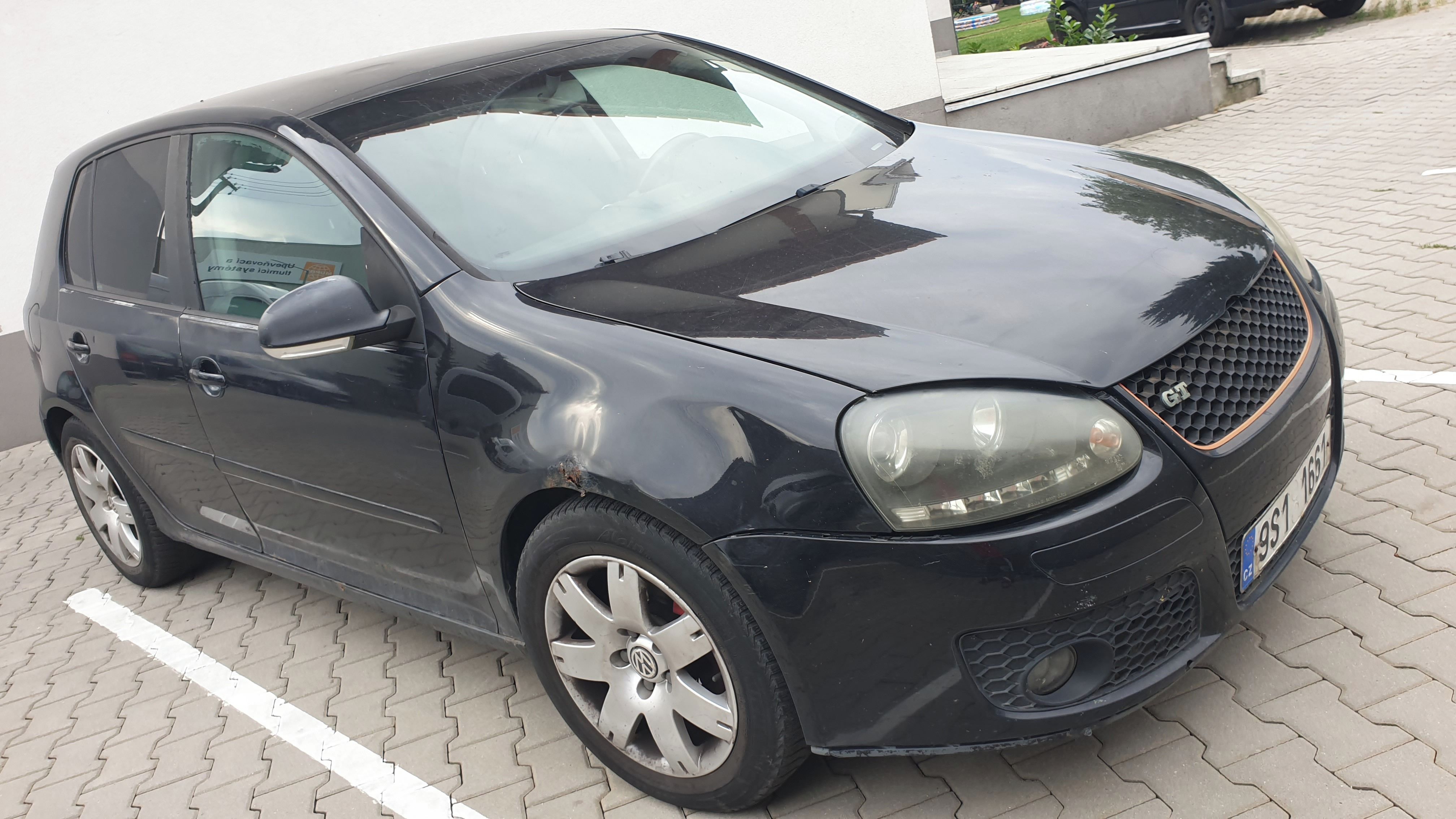 Volkswagen Golf, 2,0TDI  103 kw r32 jen vzhled - fotka 5