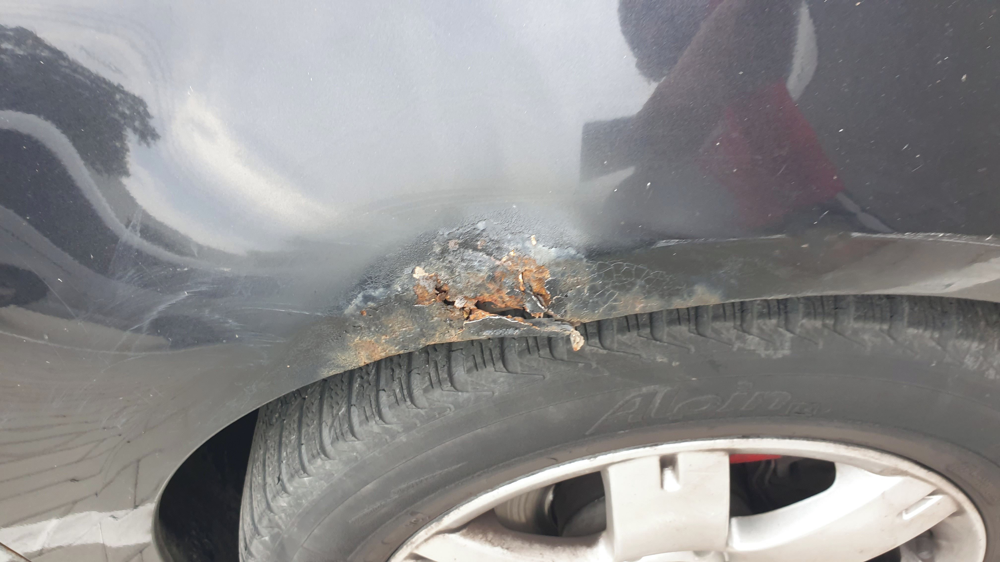 Volkswagen Golf, 2,0TDI  103 kw r32 jen vzhled - fotka 3