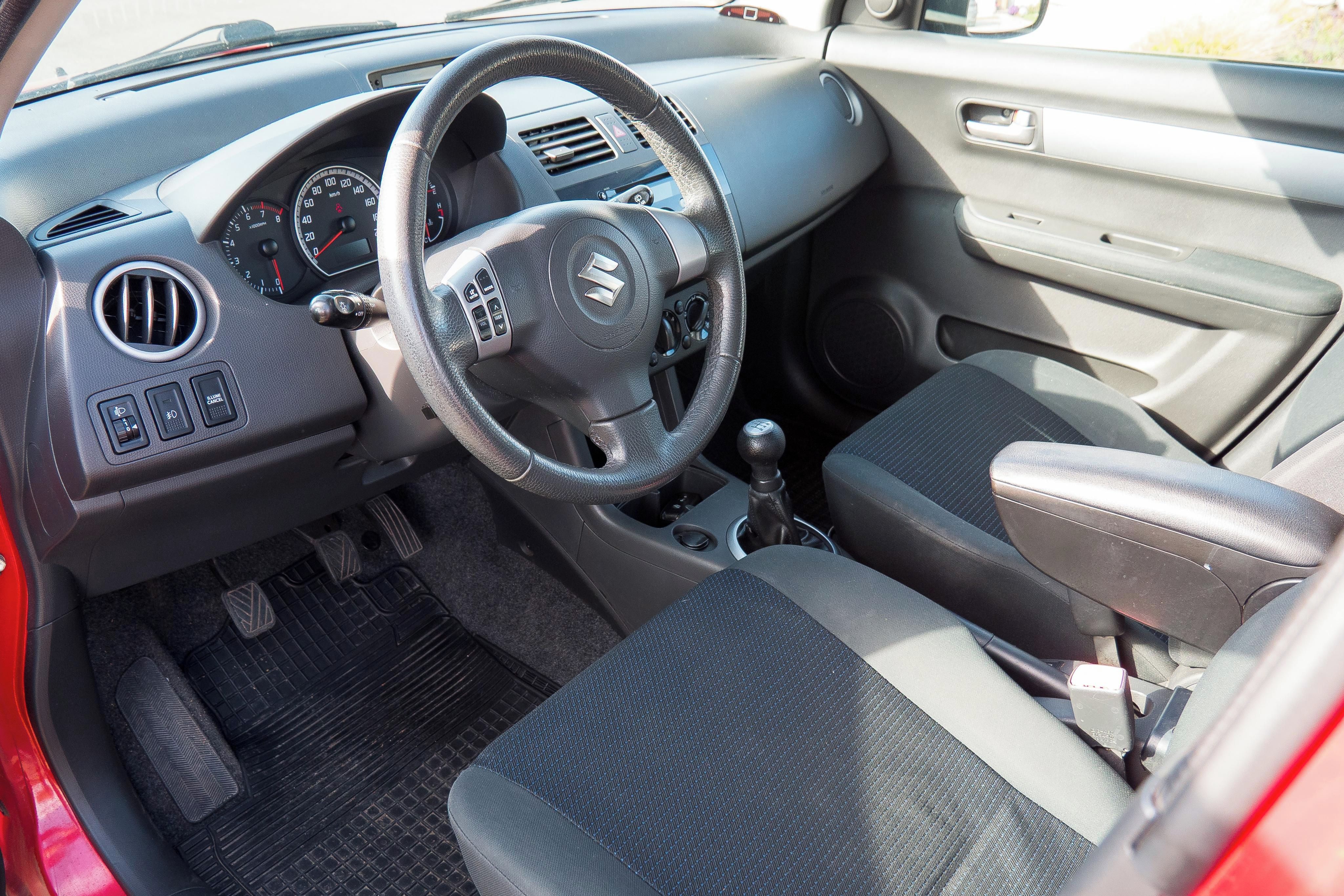 Suzuki Swift, 1.3i 67kW, klima - fotka 5
