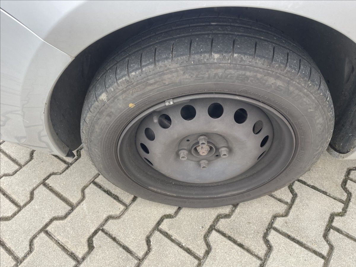 Renault Clio, 1,2 i ČR 1.MAJITELKA STK 6/202 - fotka 6