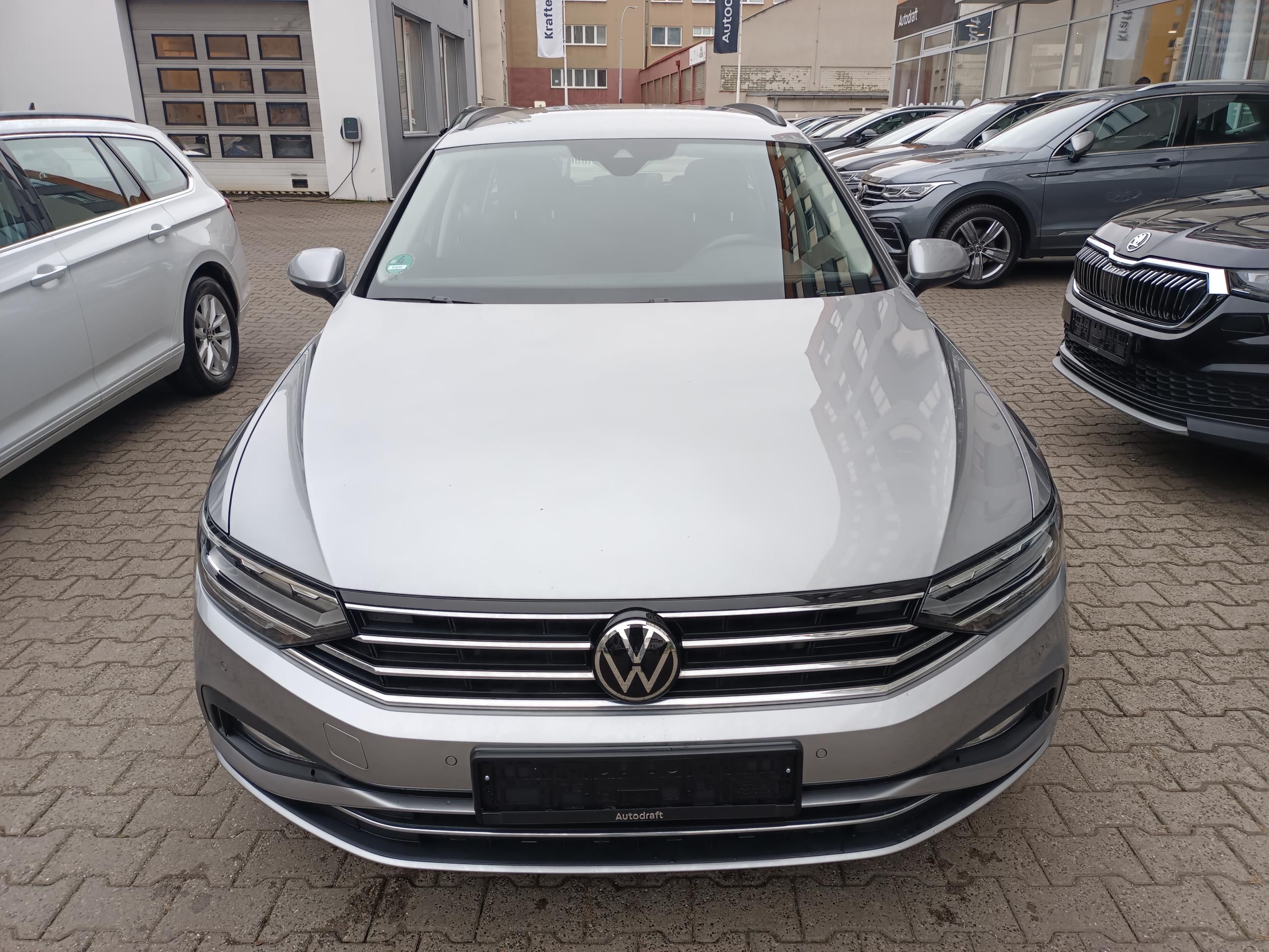 Volkswagen Passat Variant, 2.0 TDI 110kW Manuál / Tažné - fotka 2