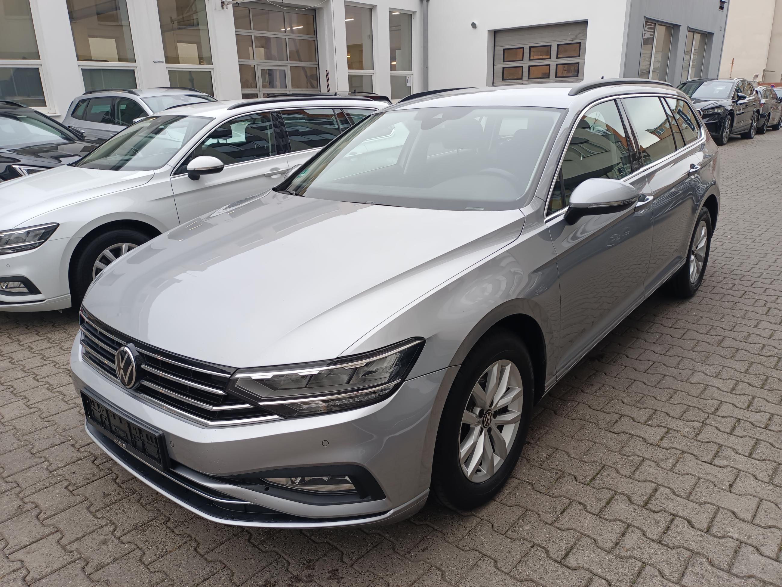 Volkswagen Passat Variant, 2.0 TDI 110kW Manuál / Tažné - fotka 3