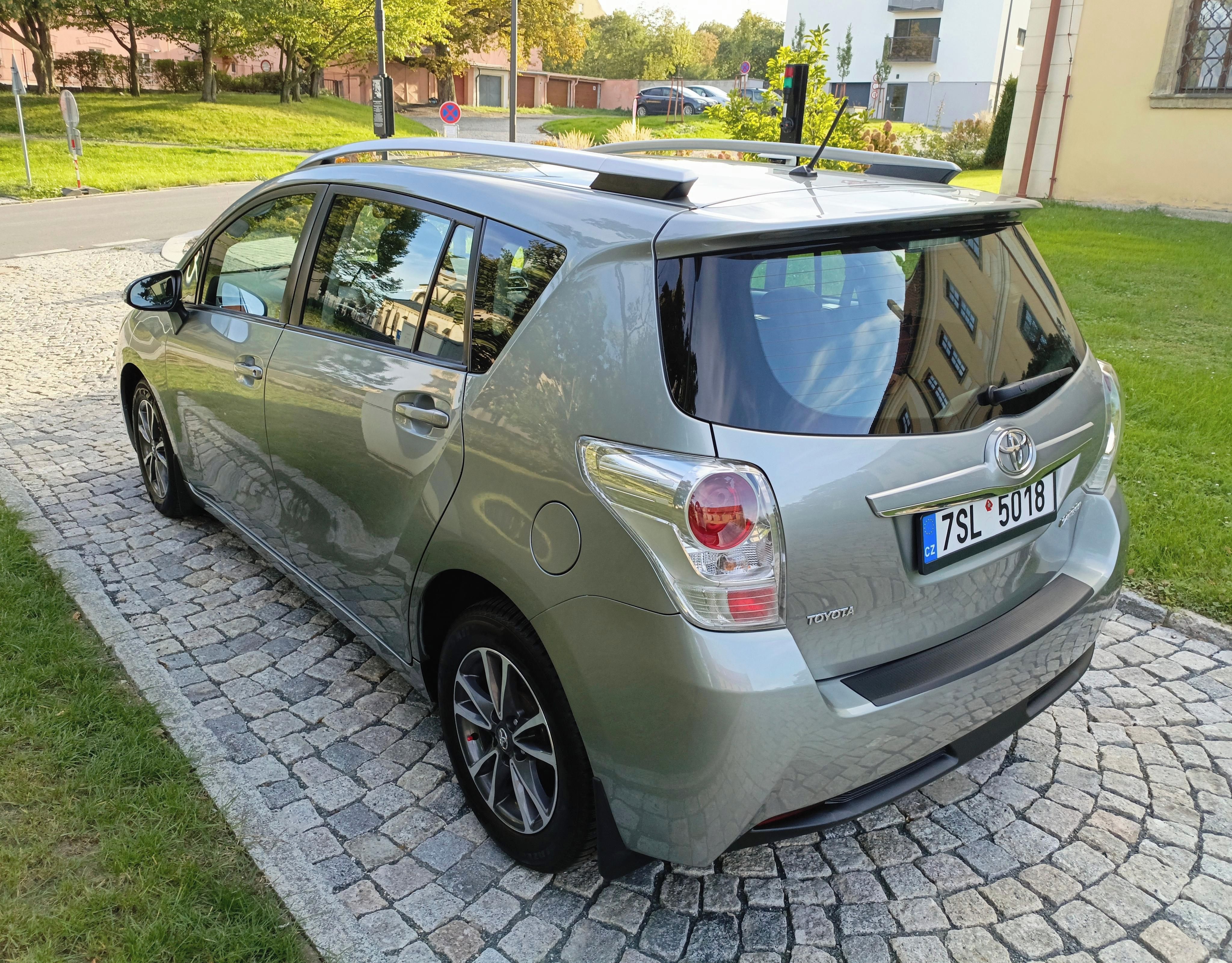 Toyota Verso, benzin AUTOMAT 7mist XENON - fotka 3