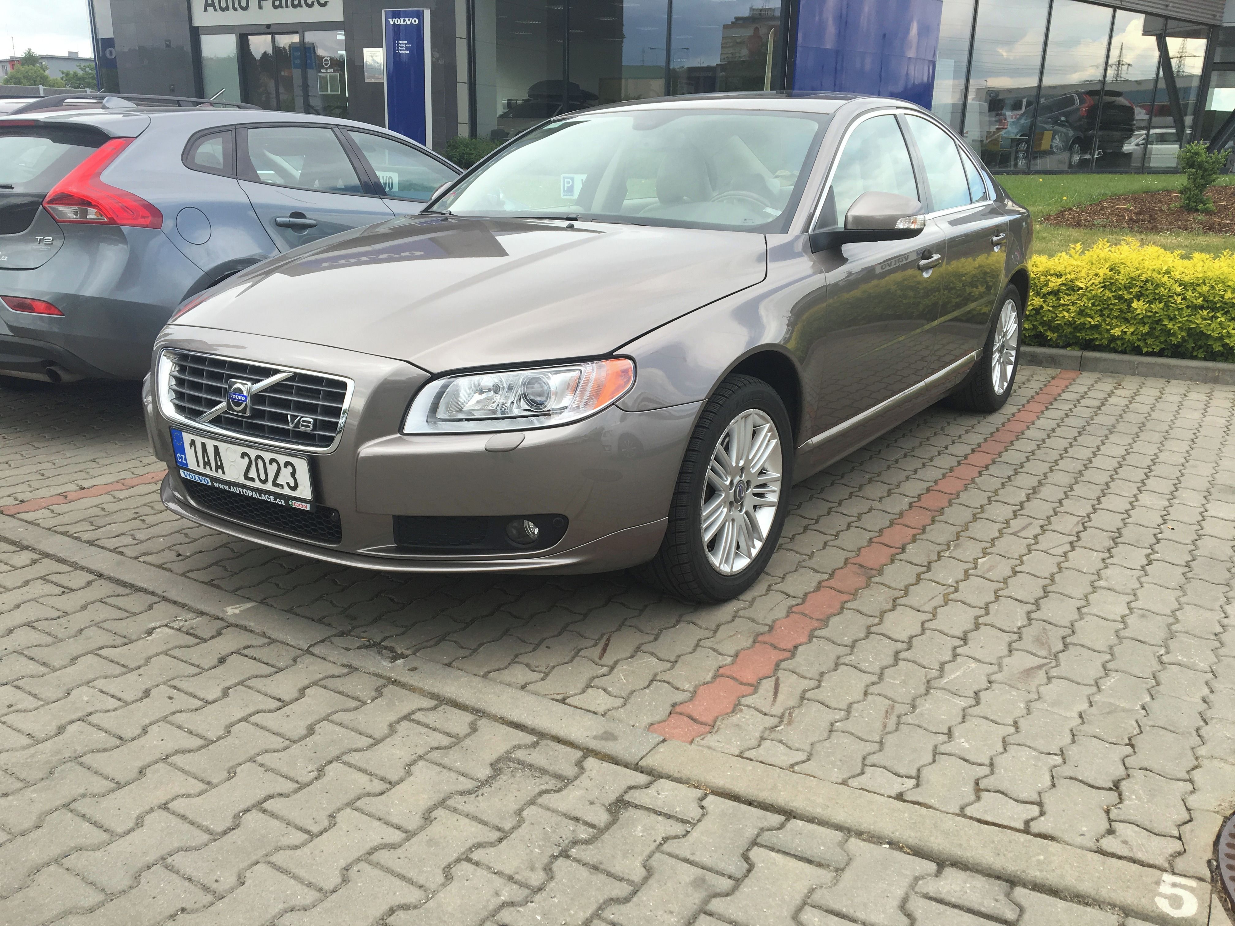 Volvo S80, V8 - fotka 4