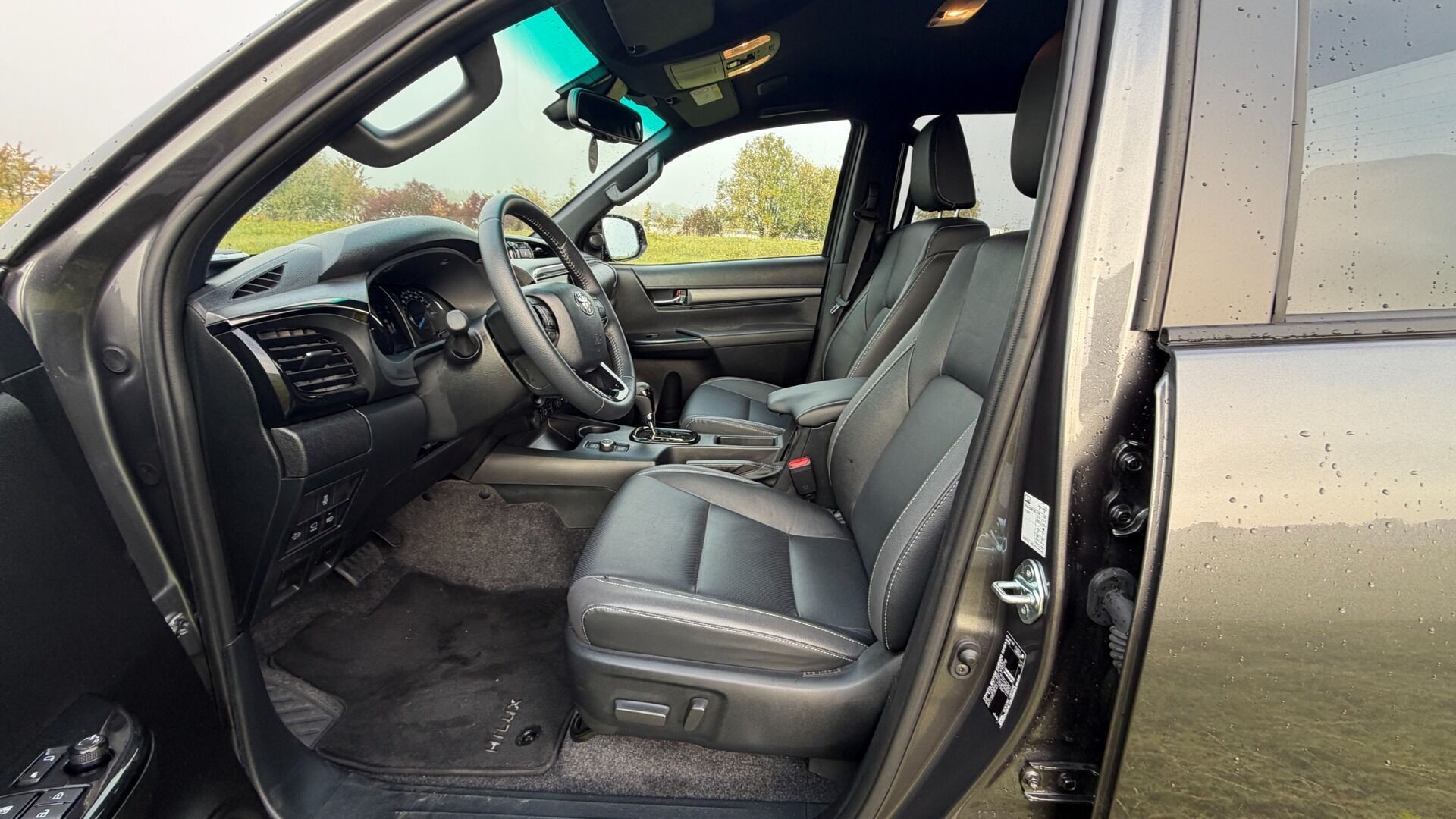 Toyota Hilux, AT INVINCIBLE - fotka 6