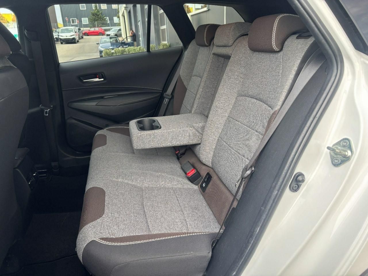 Toyota Corolla, TREK 2.0 Hyb. 132 kW - fotka 5