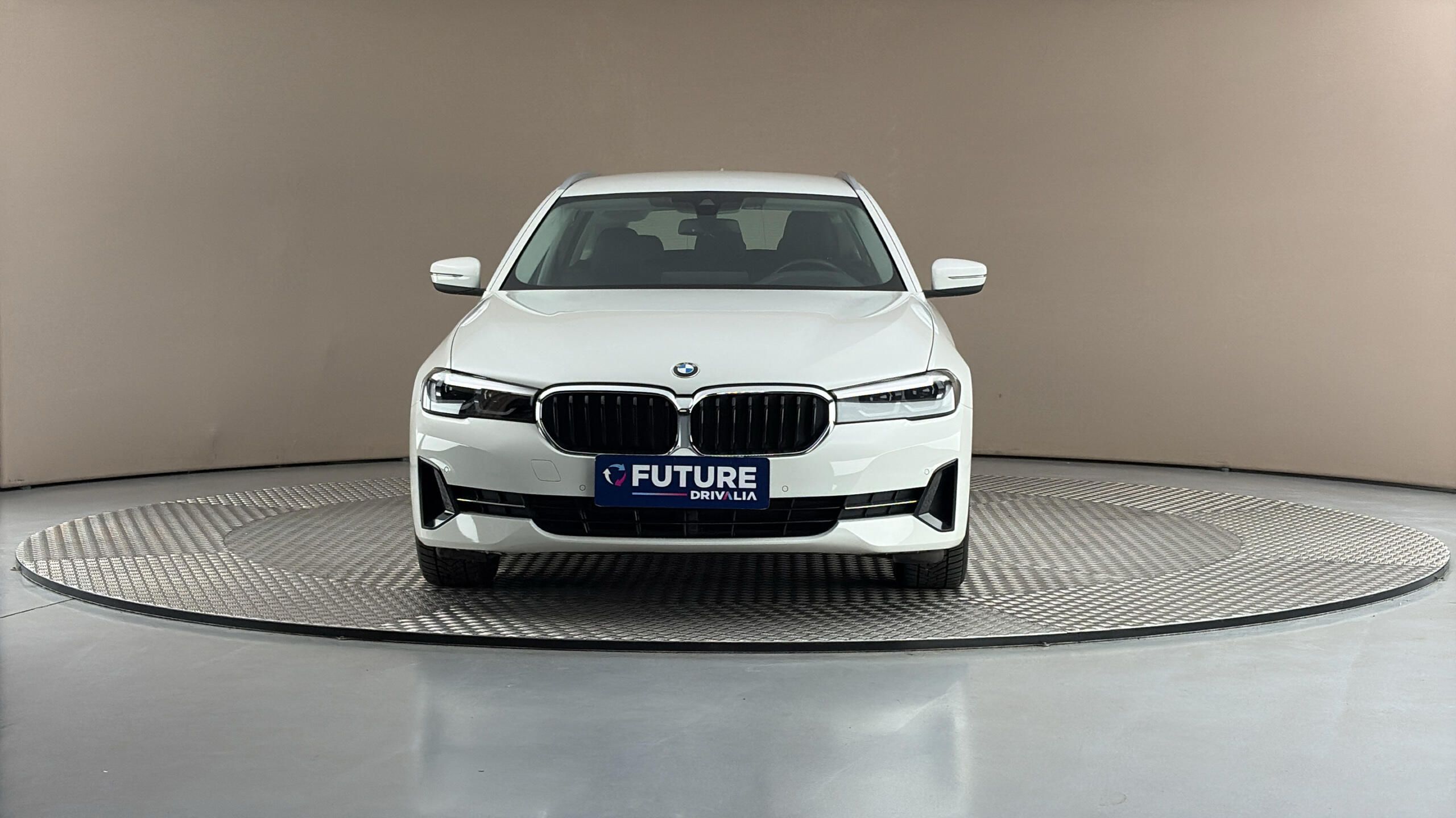 BMW Řada 5, 2.0 520d At Touring - fotka 3