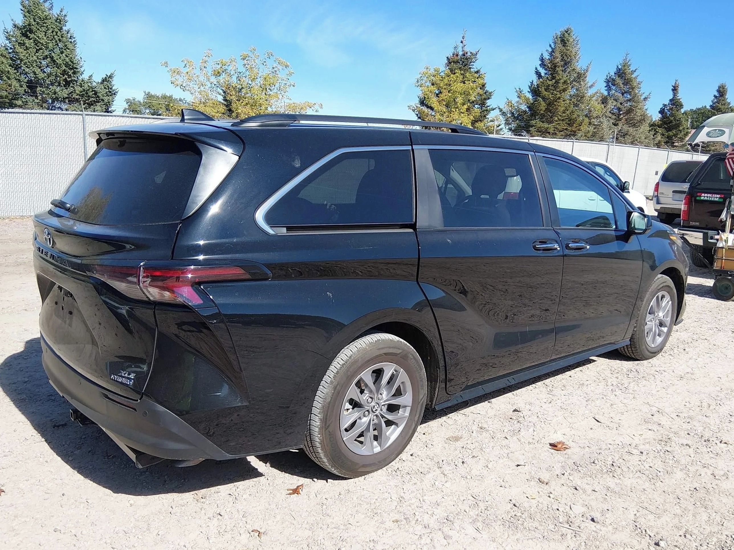 Toyota Sienna, Auto na cestě - fotka 4