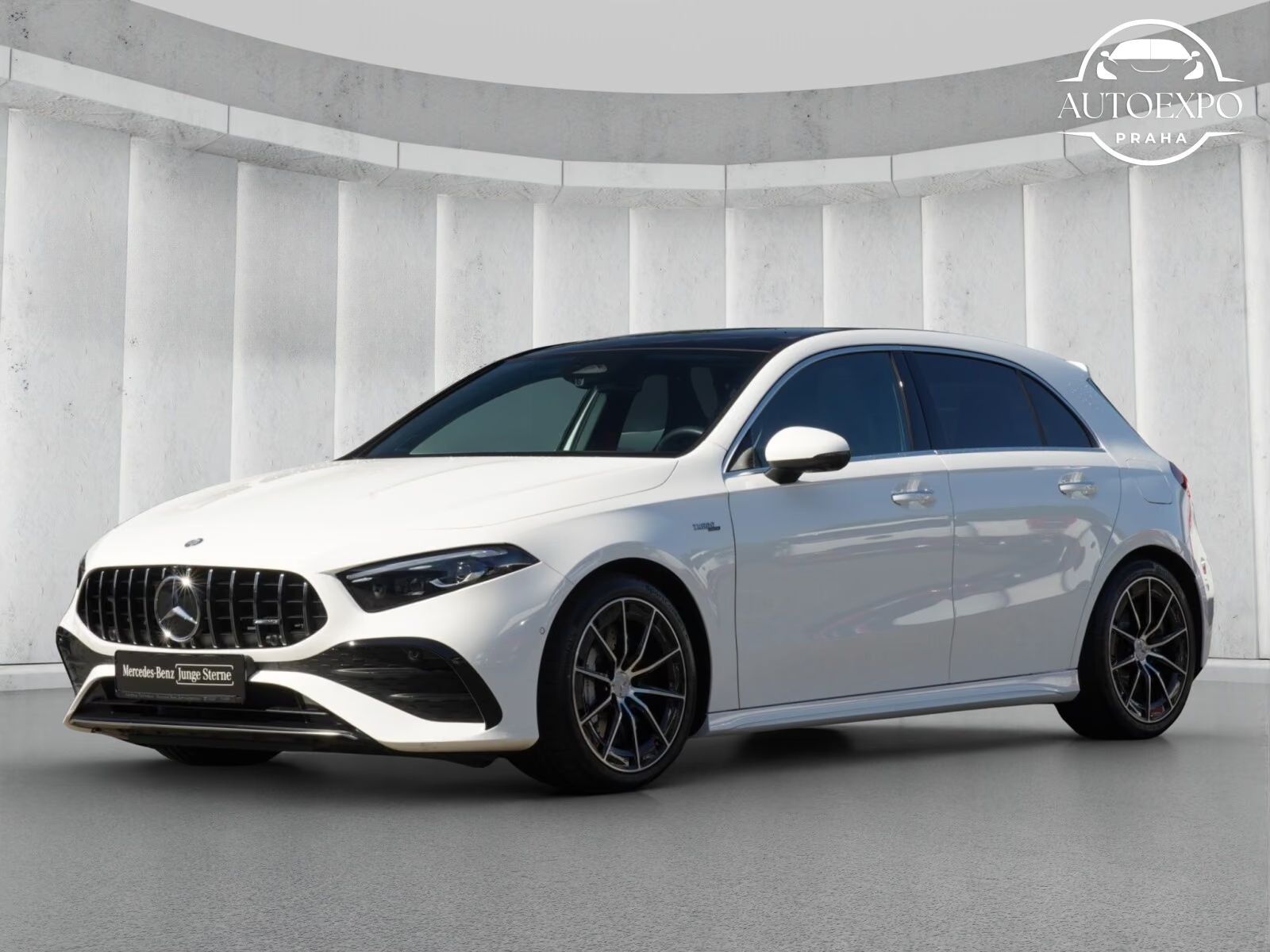 Mercedes-Benz Třídy A, 35 AMG 4MATIC Premium+*Webasto