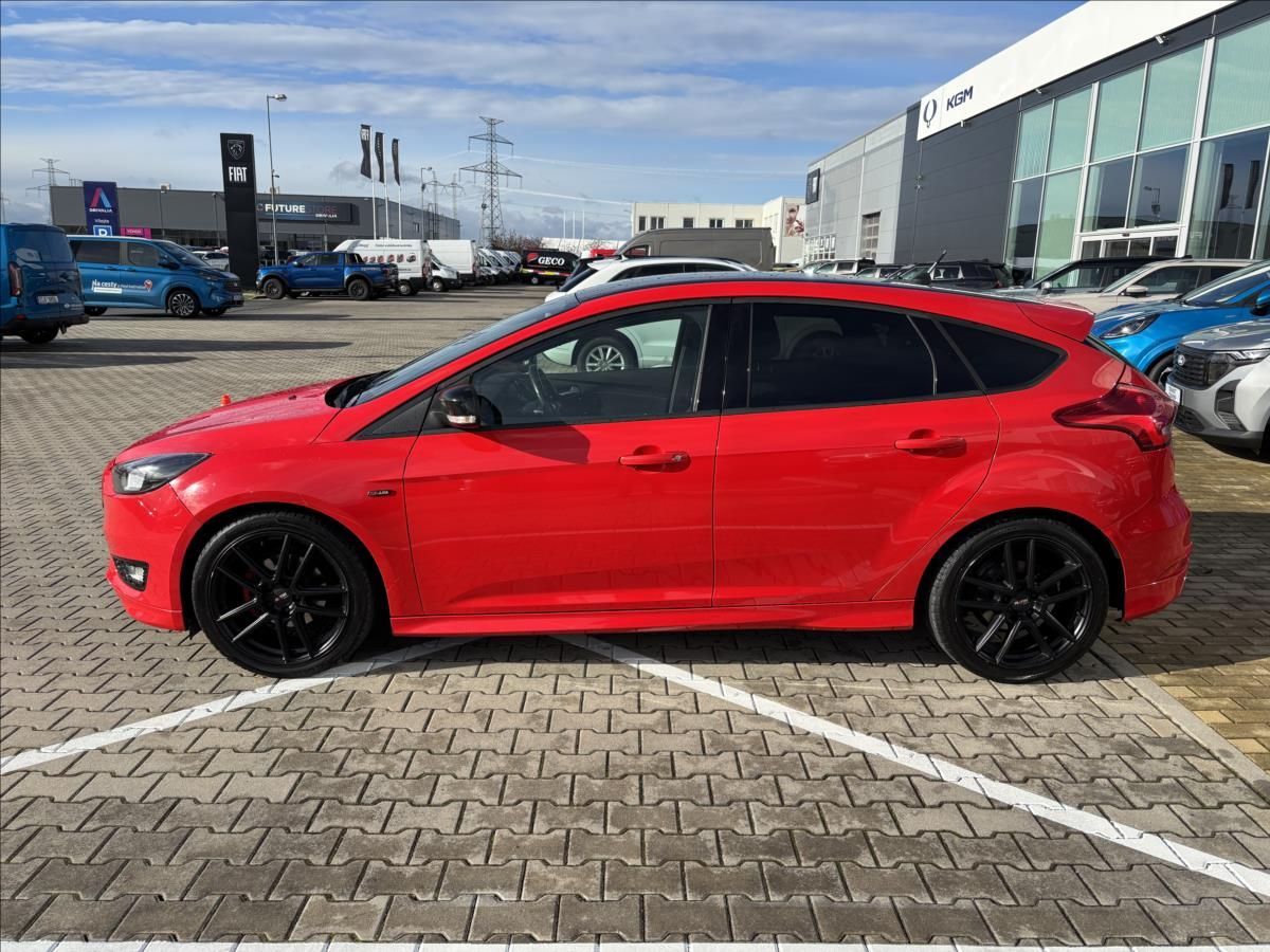 Ford Focus, 1,0 EcoBoost RaceRed ST-line - fotka 2