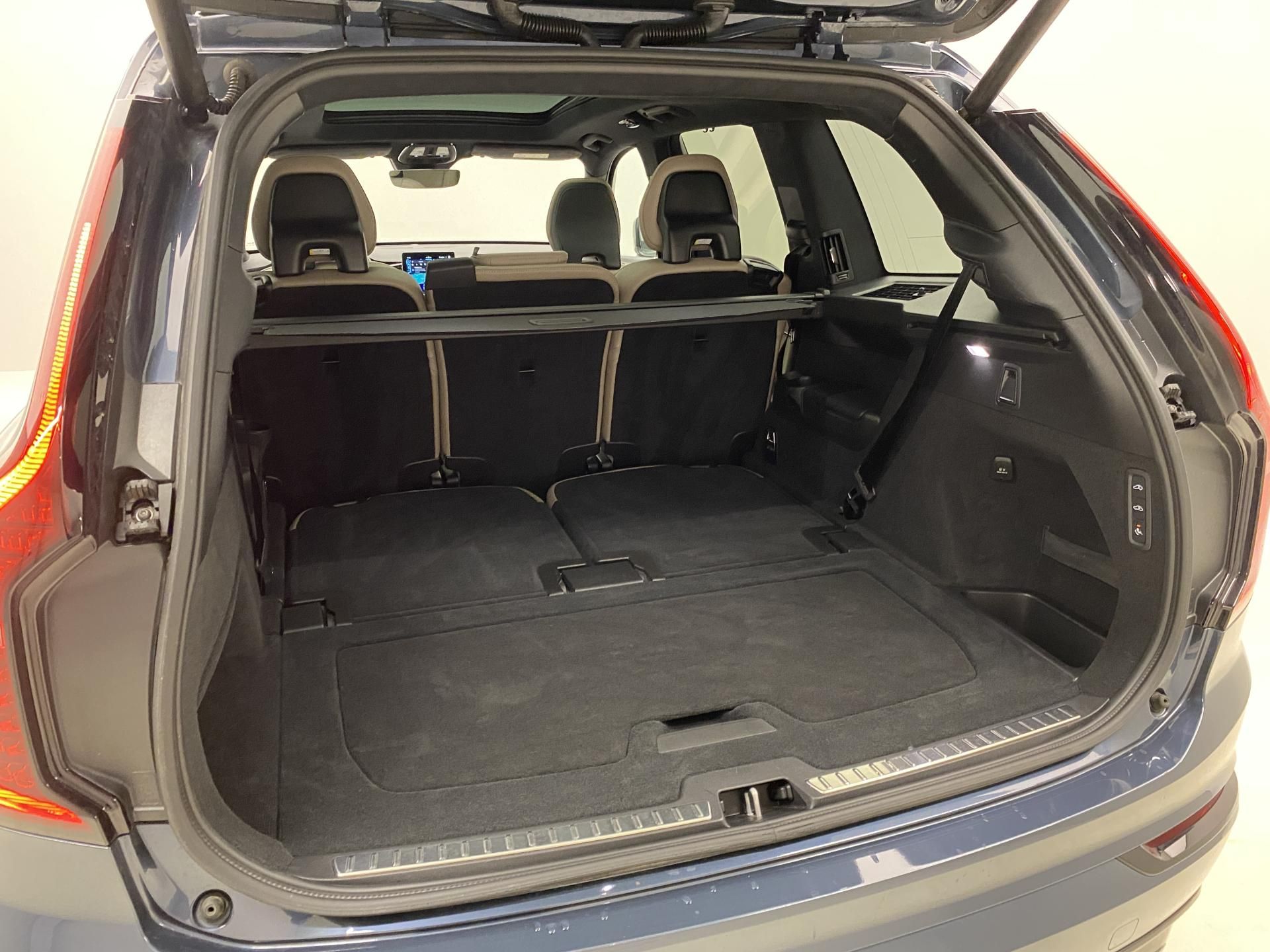 Volvo XC90, T8 AWD Plug-in DARK ULTRA - fotka 5