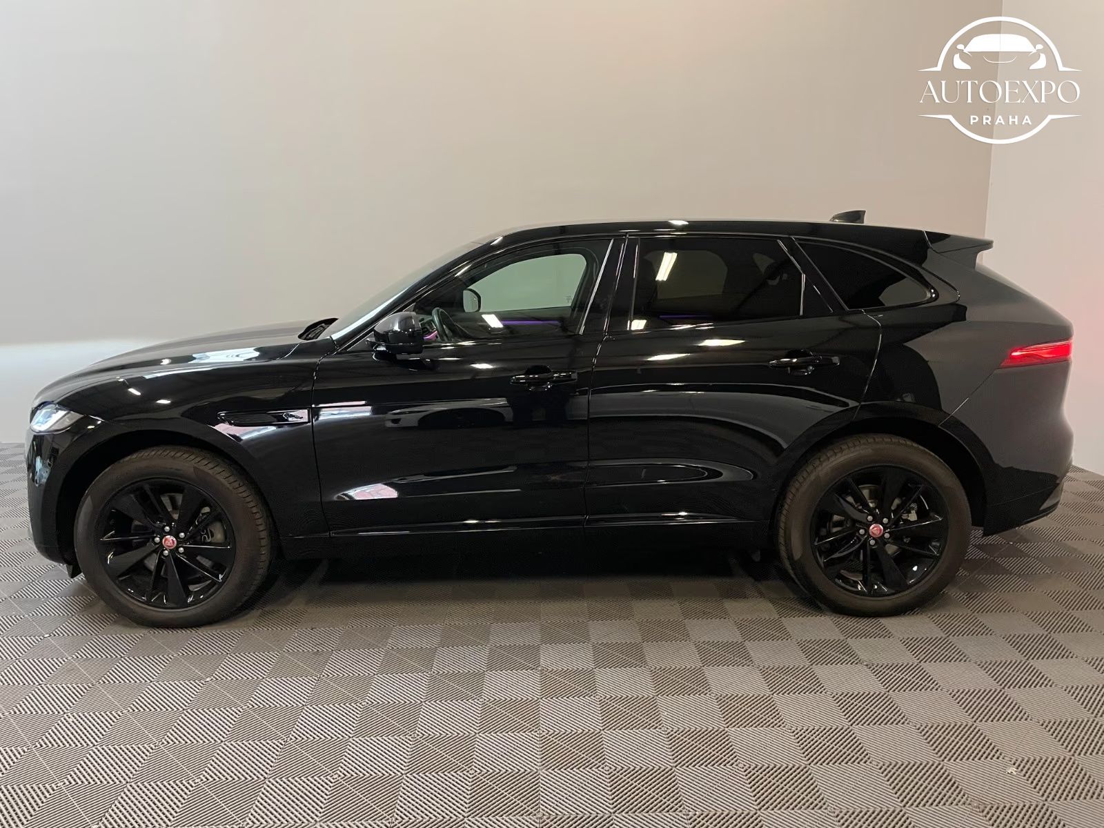 Jaguar F-Pace, R-Dynamic SE AWD*Kamera - fotka 5