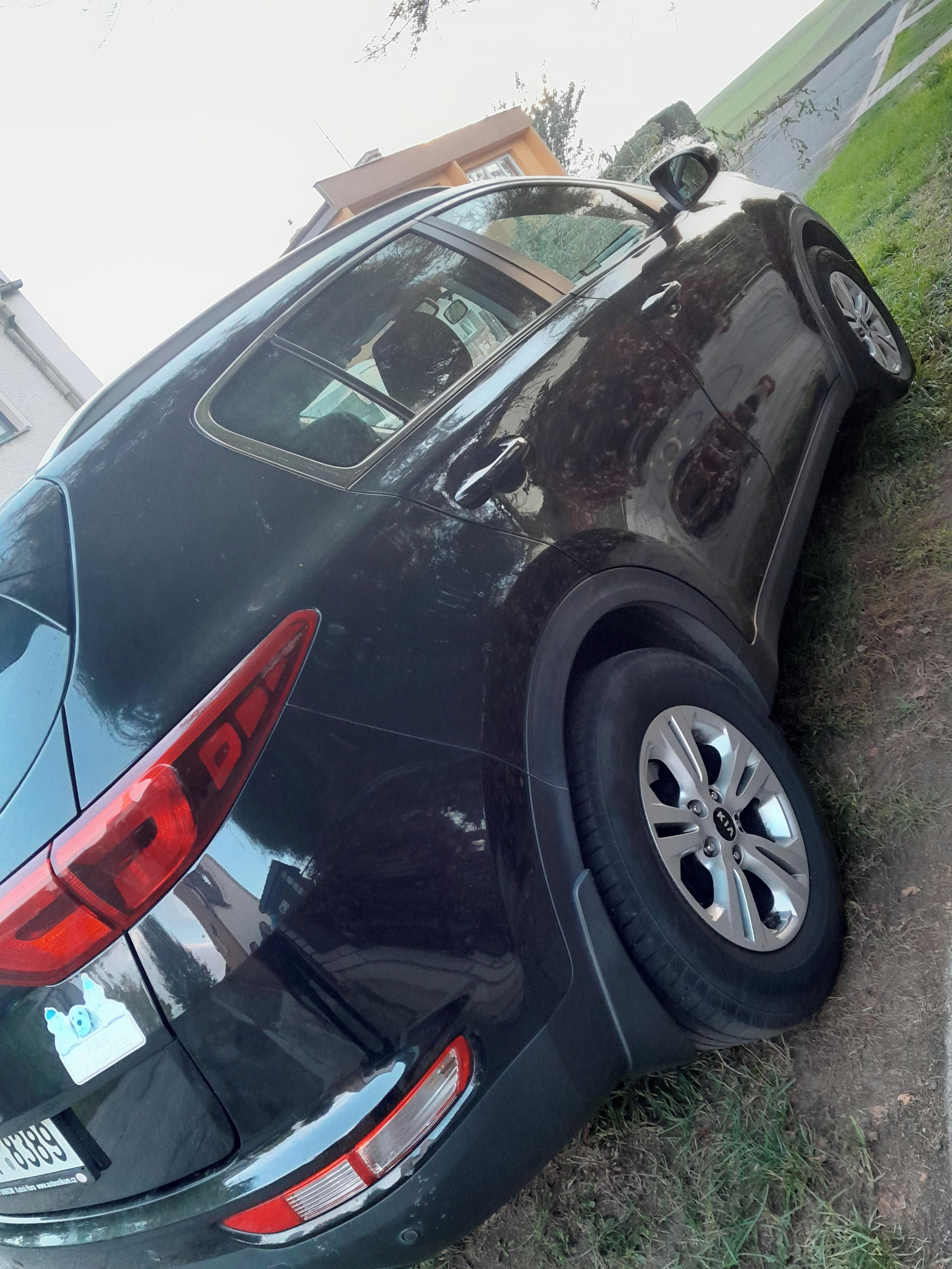 Kia Sportage, 1.maj, ser.kniha, garážované - fotka 3