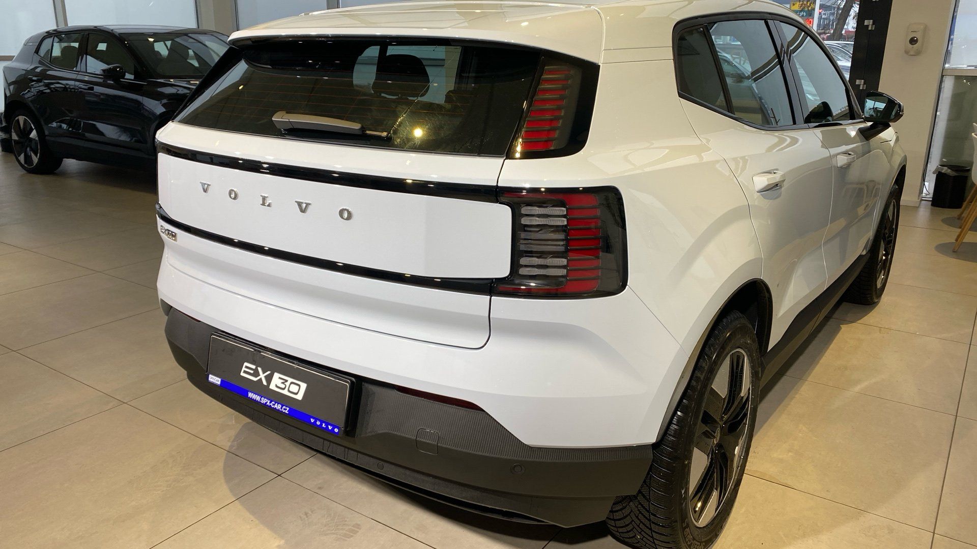 Volvo EX30, PLUS, P5 electric, 200 kW / 27 - fotka 5